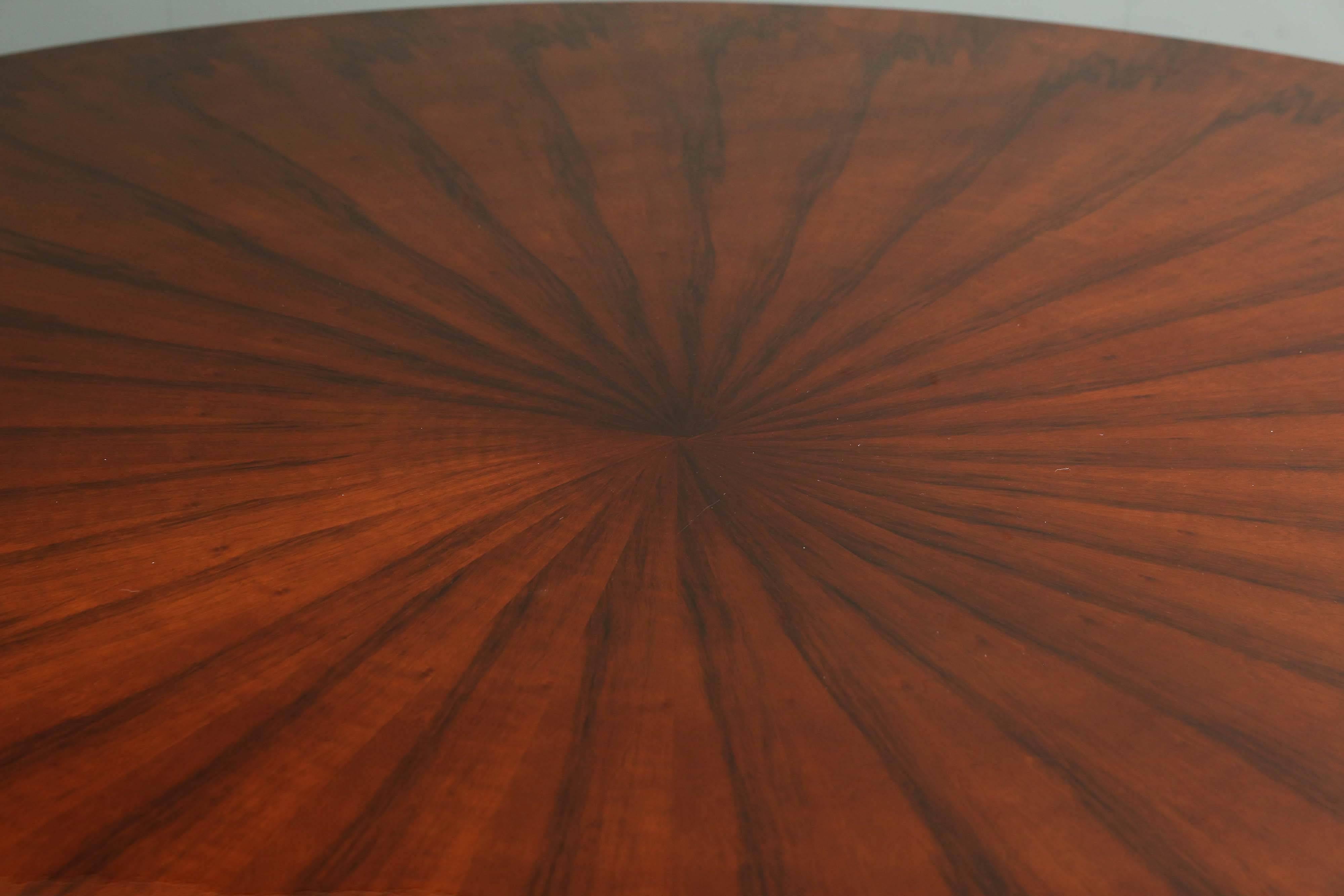 Round Dinning Room Table In Excellent Condition In Houston, TX