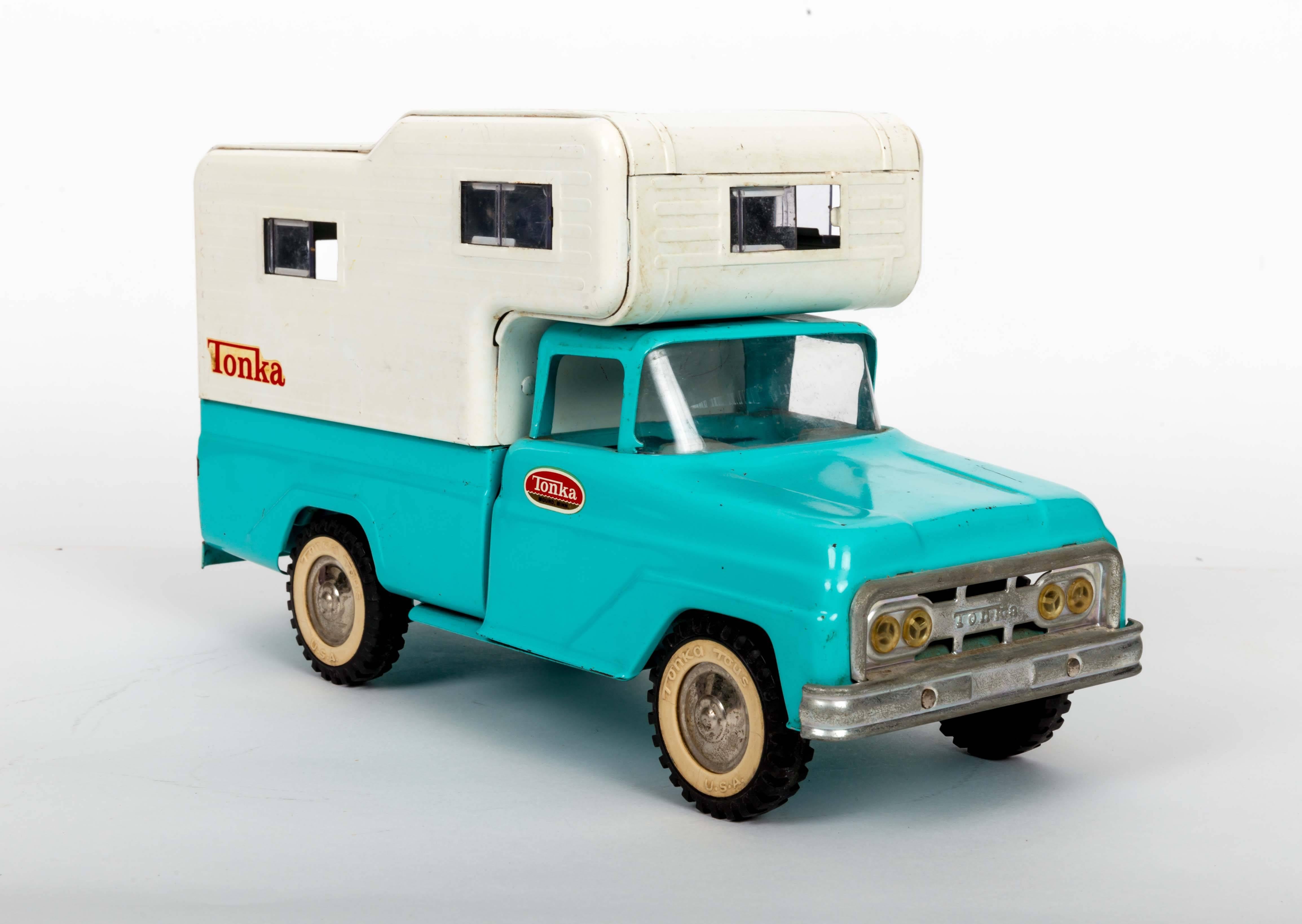 Fine 1963 Toy Tonka Truck with Camper 1