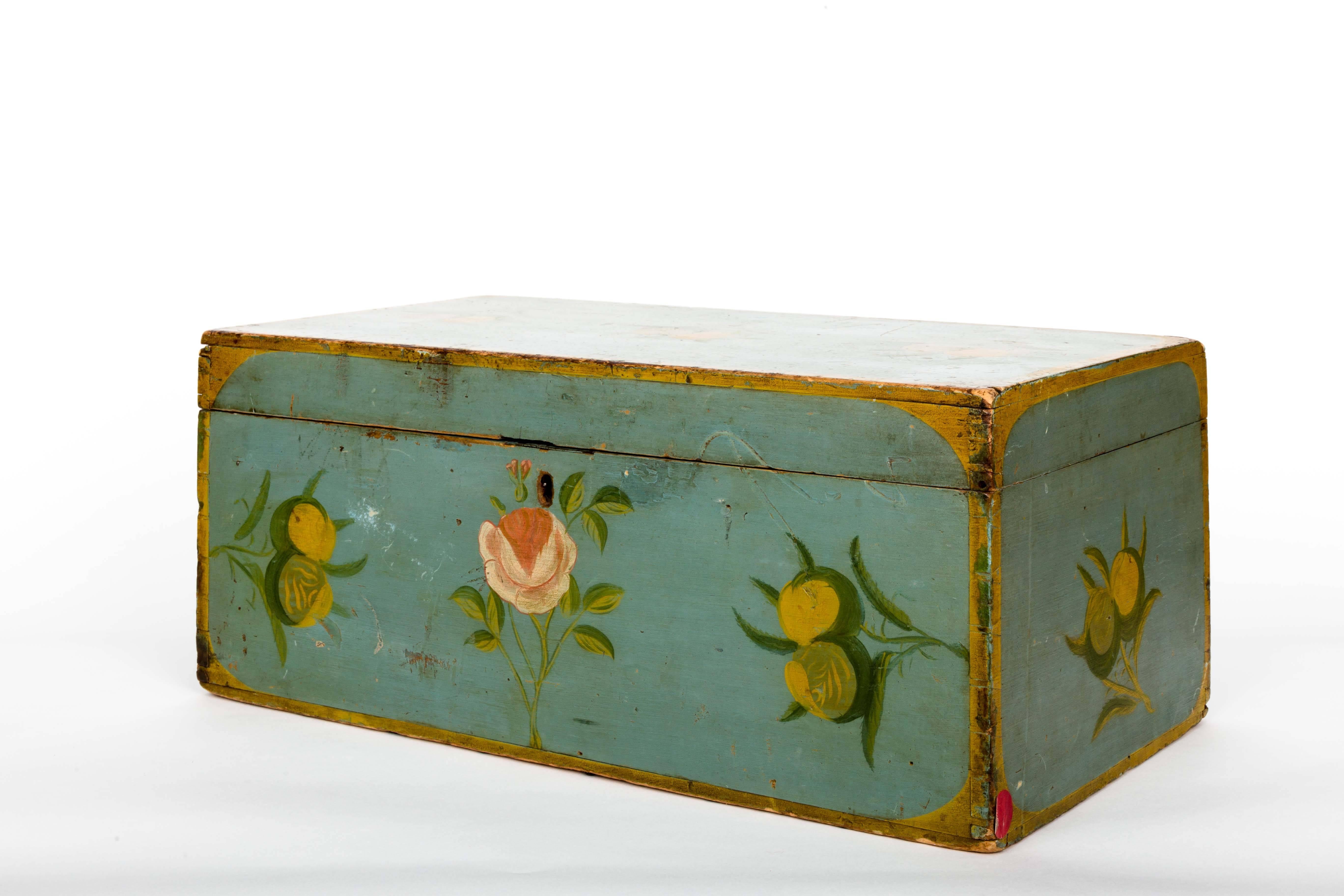 Painted American Folk Art Box In Excellent Condition For Sale In New York City, NY