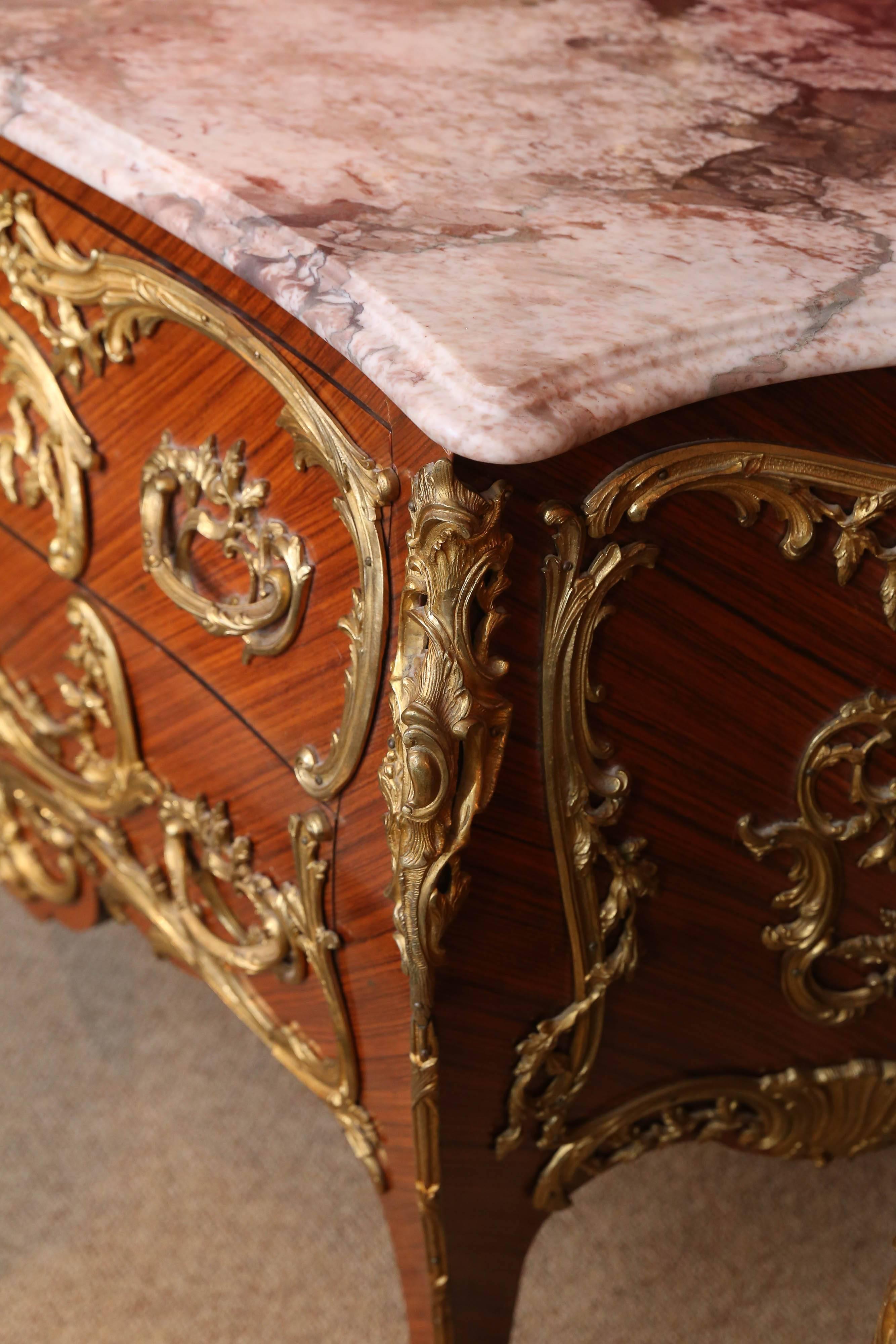 French commodes with ormolu mounts with marble in shades of cream and
Pale violet. Bronze ormolu mounts decorate these commodes in a lovely
Design. Each commode has two drawers and shaped sides.
The commodes are made from kingwood and tulipwood.