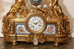 Reloj Doré Francés de Bronce con Porcelana de Sevres en Azul Celeste