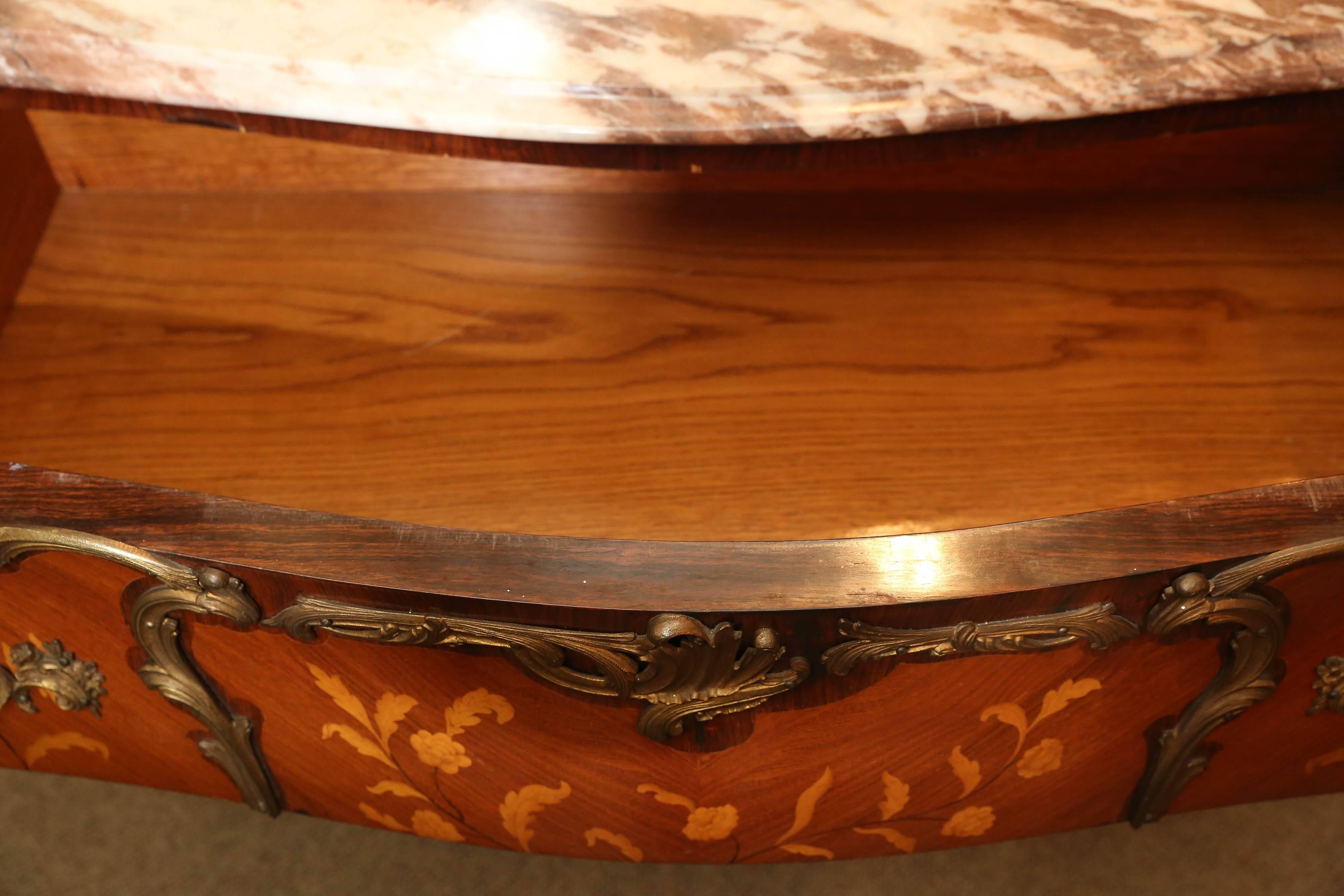 Pair of French Commodes with Marquetry Inlay and Marble Top In Excellent Condition For Sale In Houston, TX