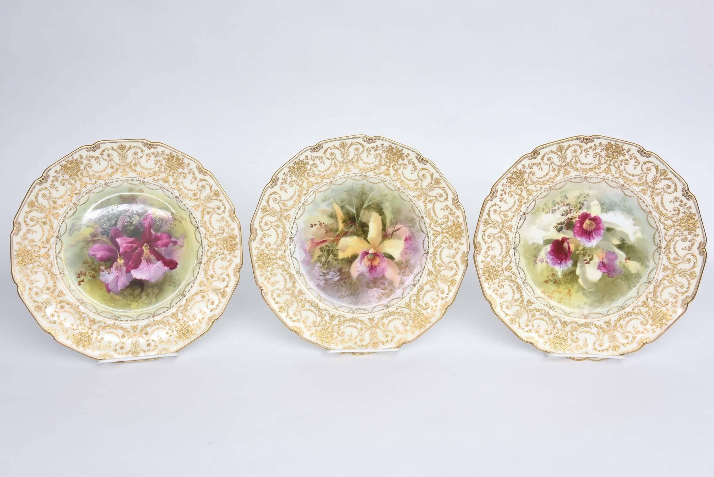 Art nouveau Magnifique ensemble de 12 assiettes de présentation orchidées ornées et finement dorées en vente