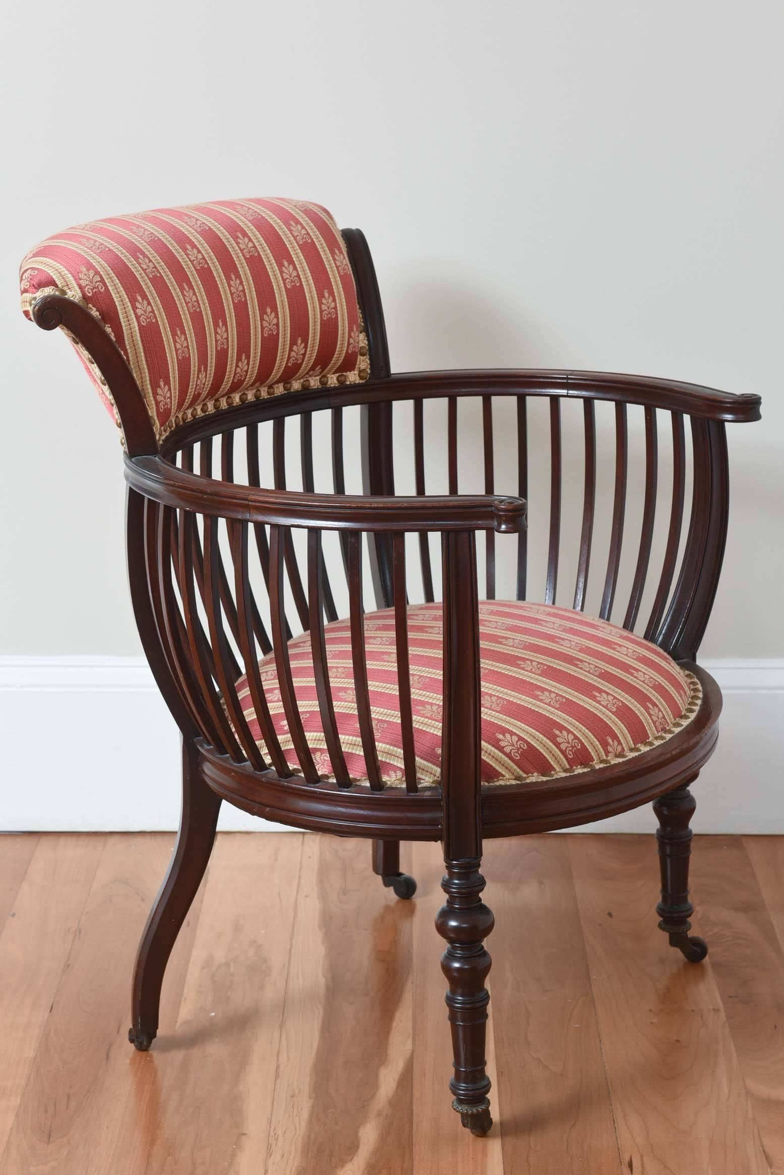 Antique Curved Back Occasional or Side Chair, Finely Carved with Great Detail (Handgefertigt)