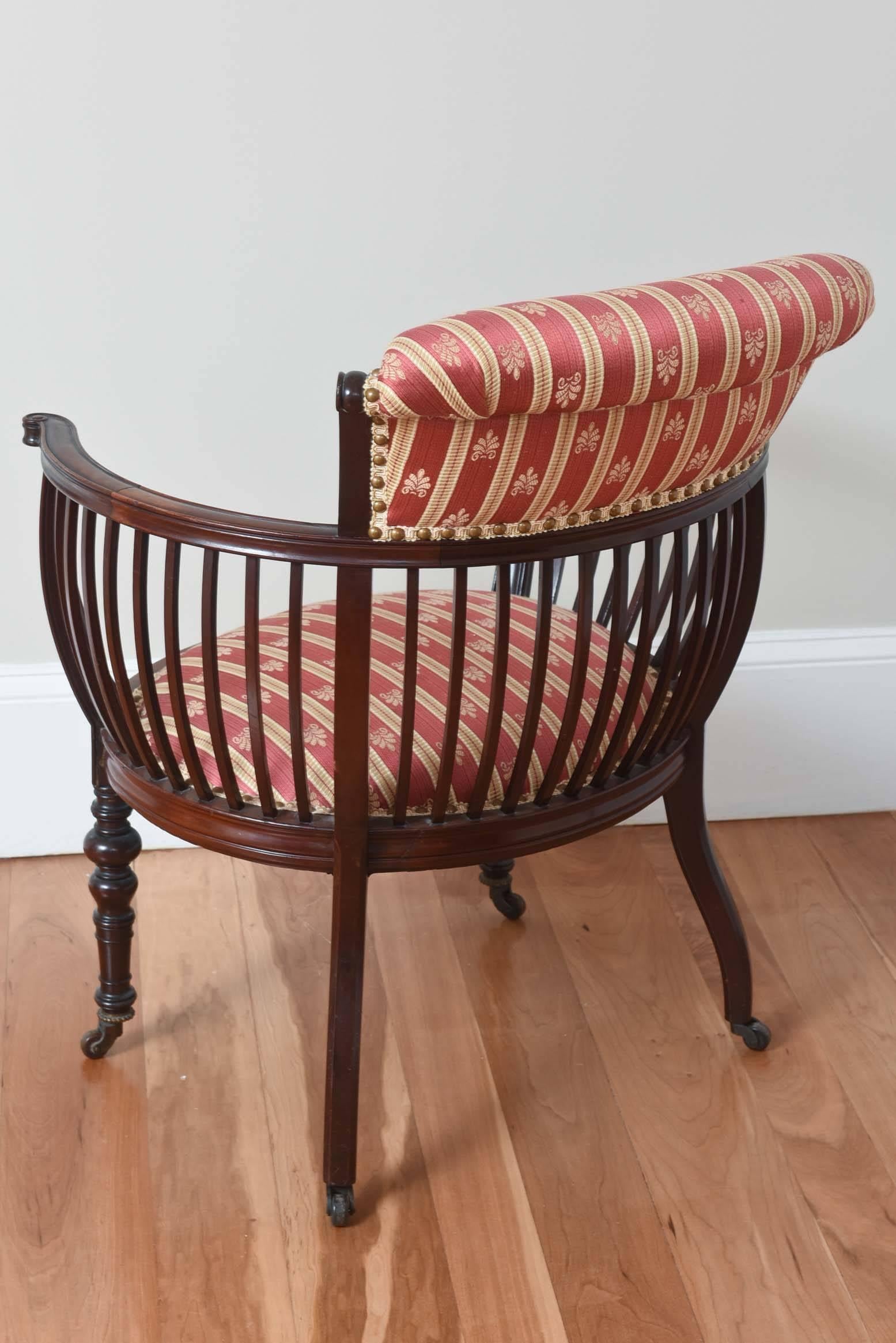 Antique Curved Back Occasional or Side Chair, Finely Carved with Great Detail In Good Condition In West Palm Beach, FL