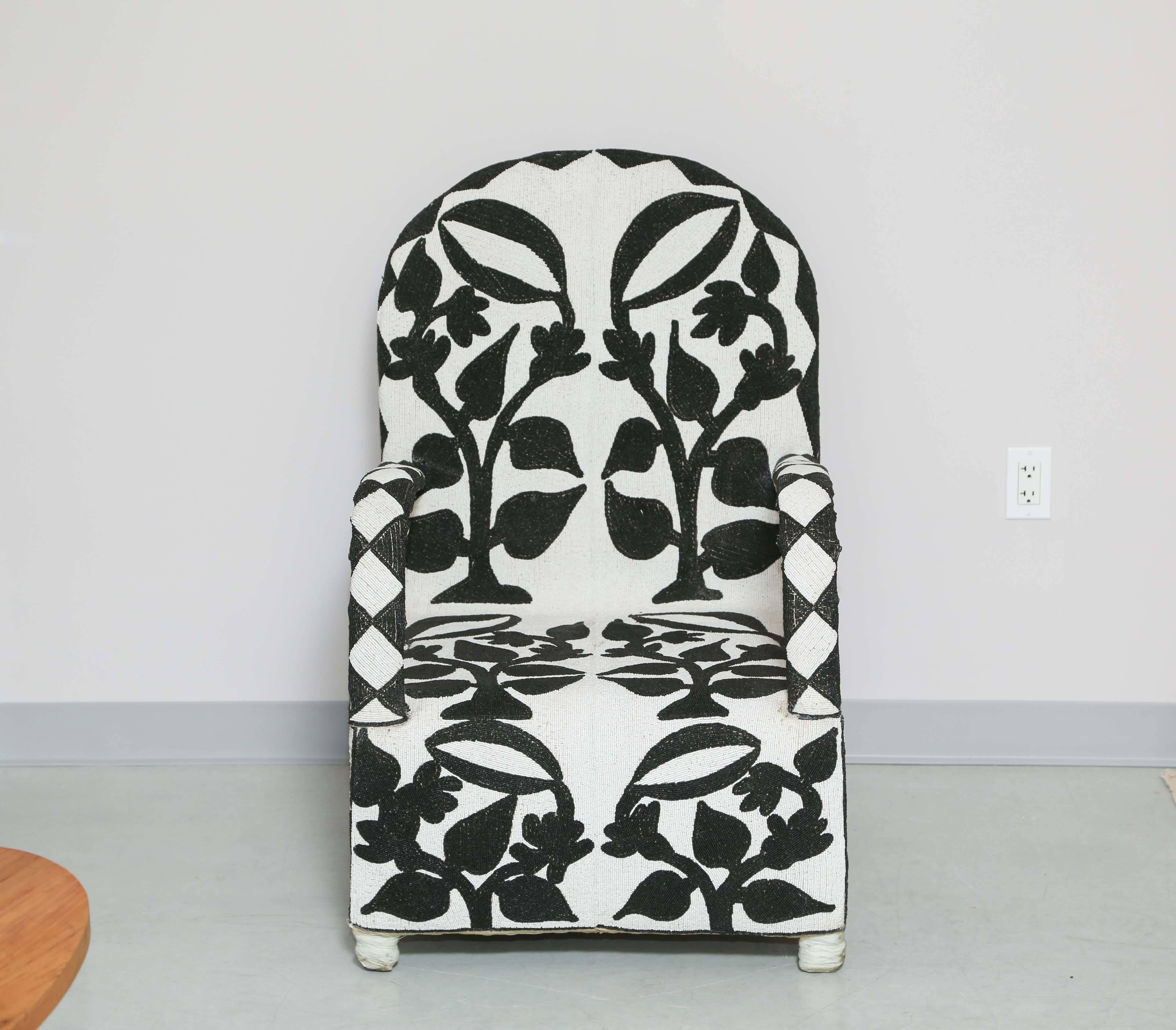 Paar afrikanische Perlenstühle, Nigeria, „Nobility Chairs“, nur für Häupter im Zustand „Hervorragend“ im Angebot in Miami, Miami Design District, FL