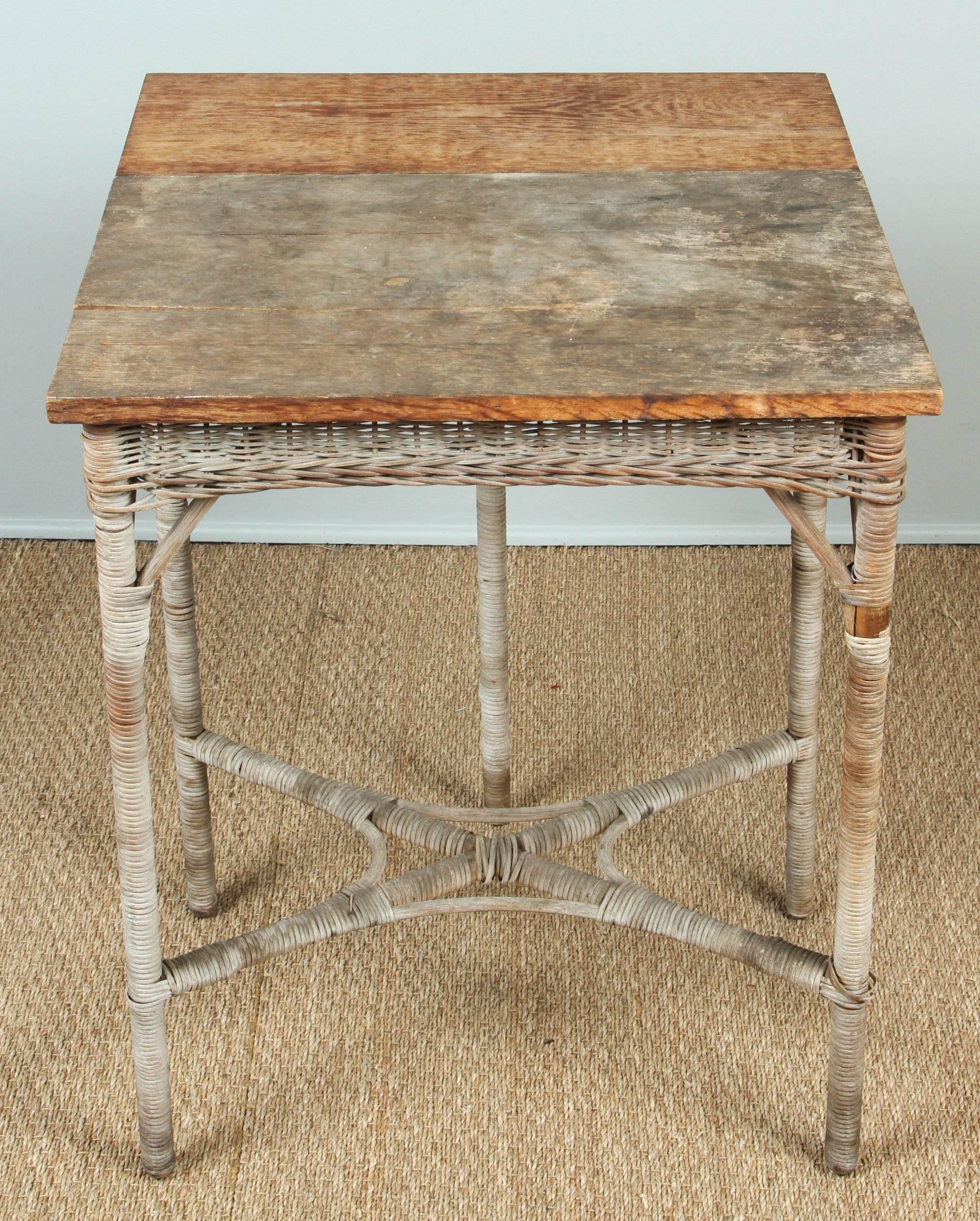 Vintage Wood and Wicker Small Gate Leg Table In Fair Condition In Los Angeles, CA