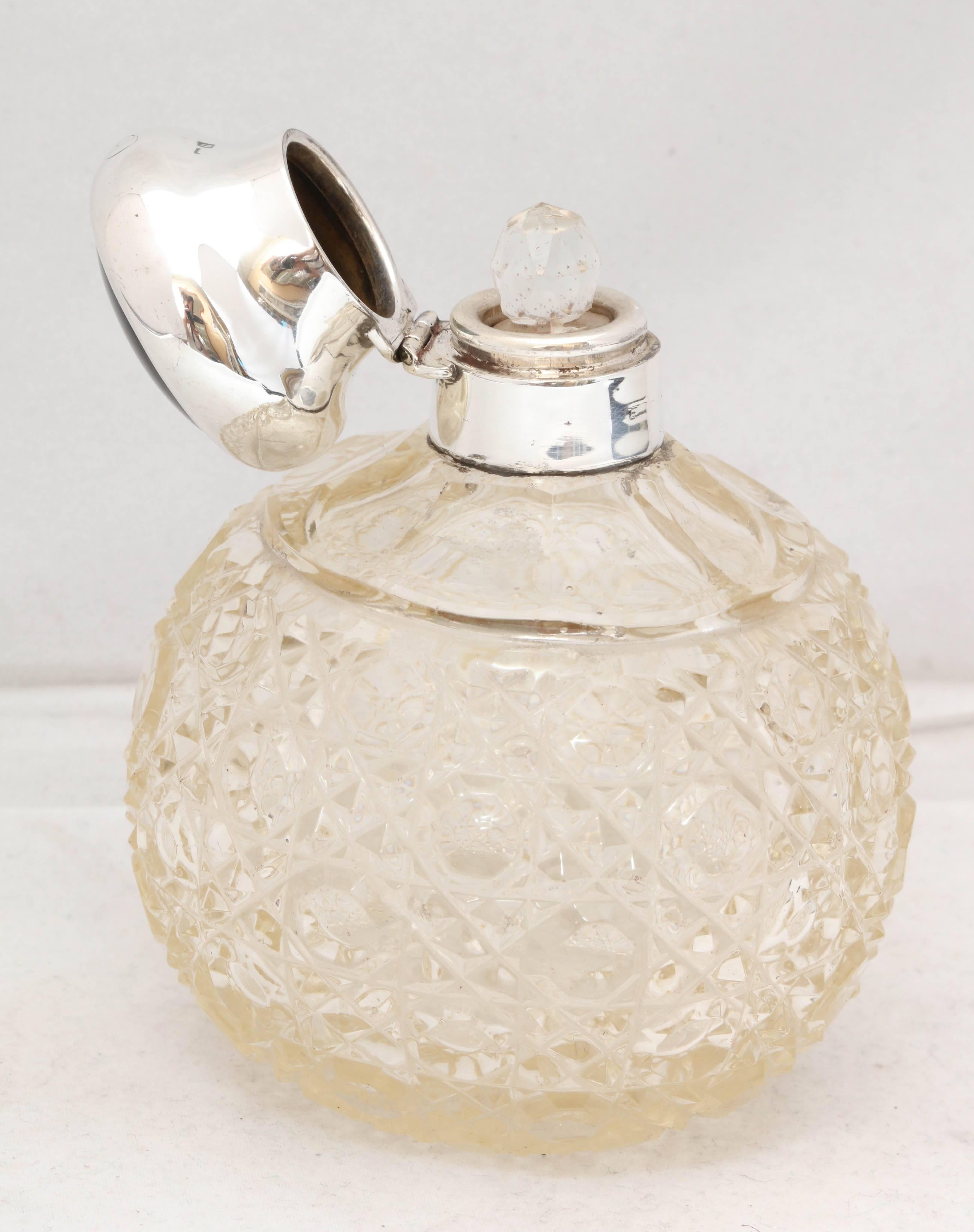 English Edwardian Sterling Silver and Onyx-Mounted Hobnail Cut Crystal Perfume Bottle For Sale