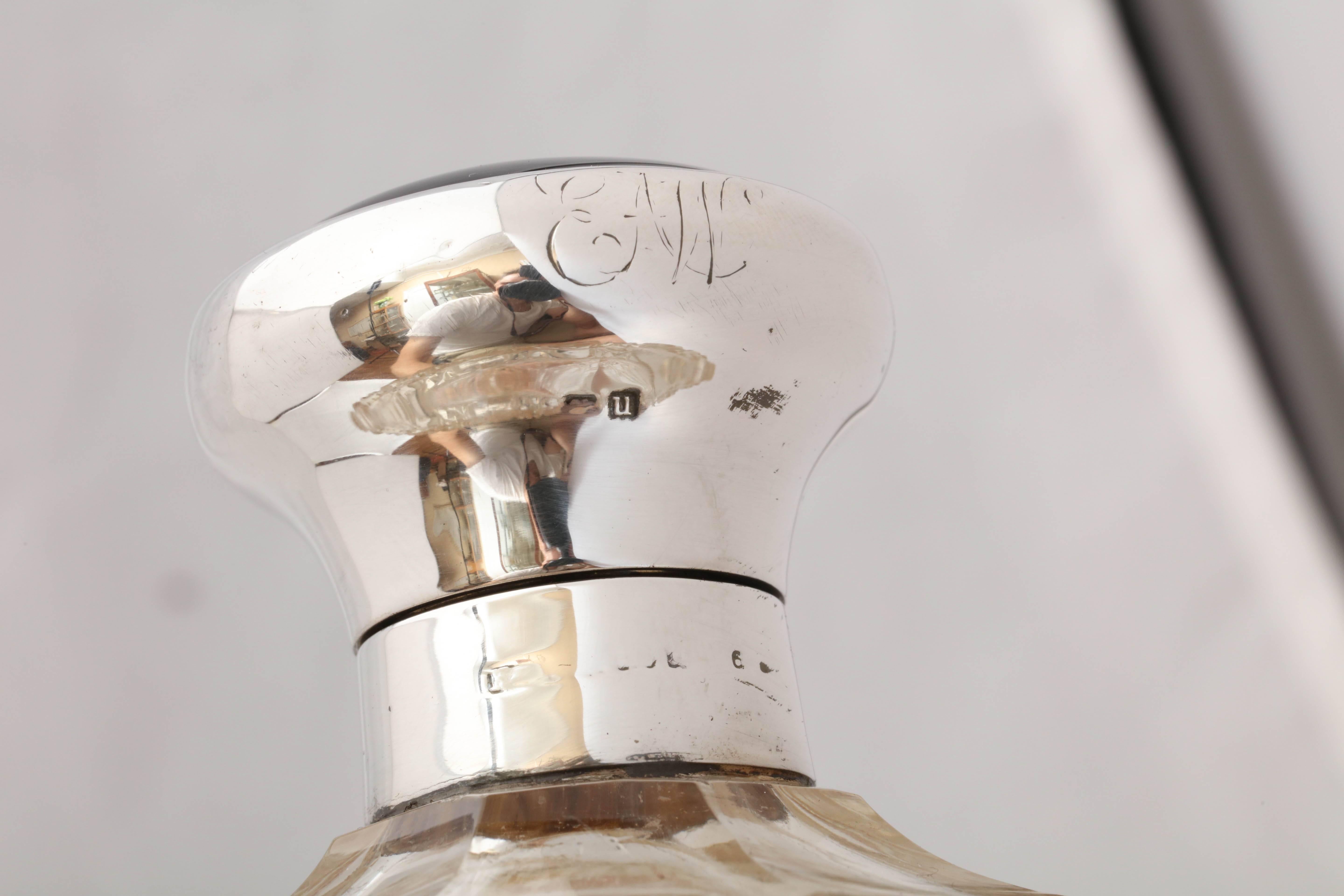 Edwardianische Sterling Silber und Onyx montiert Hobnail Schliff Kristall Parfümflasche im Angebot 2