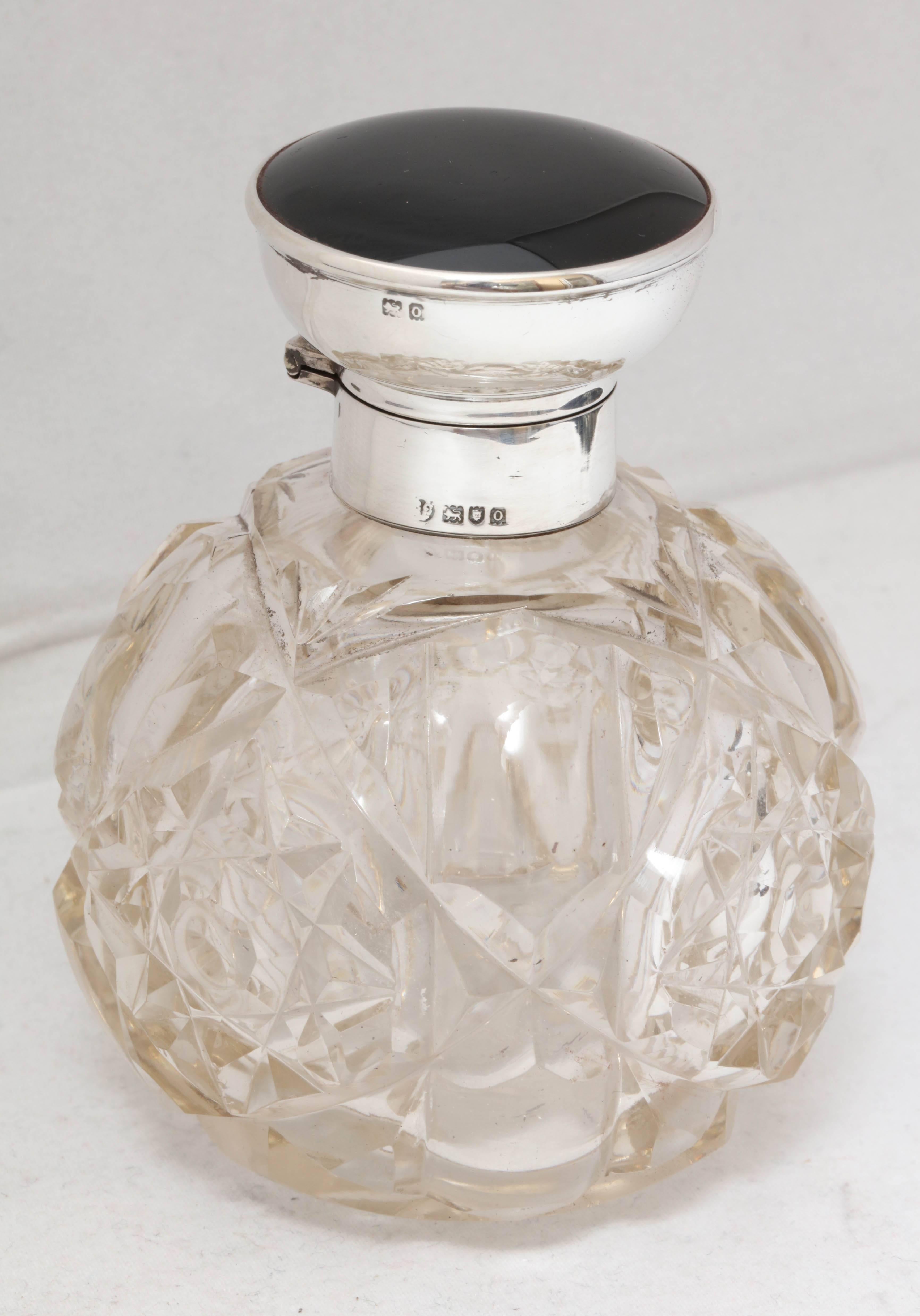 Edwardian, sterling silver and onyx-mounted cut crystal perfume bottle, London, 1909. Hinged lid. Measures: 4 1/4