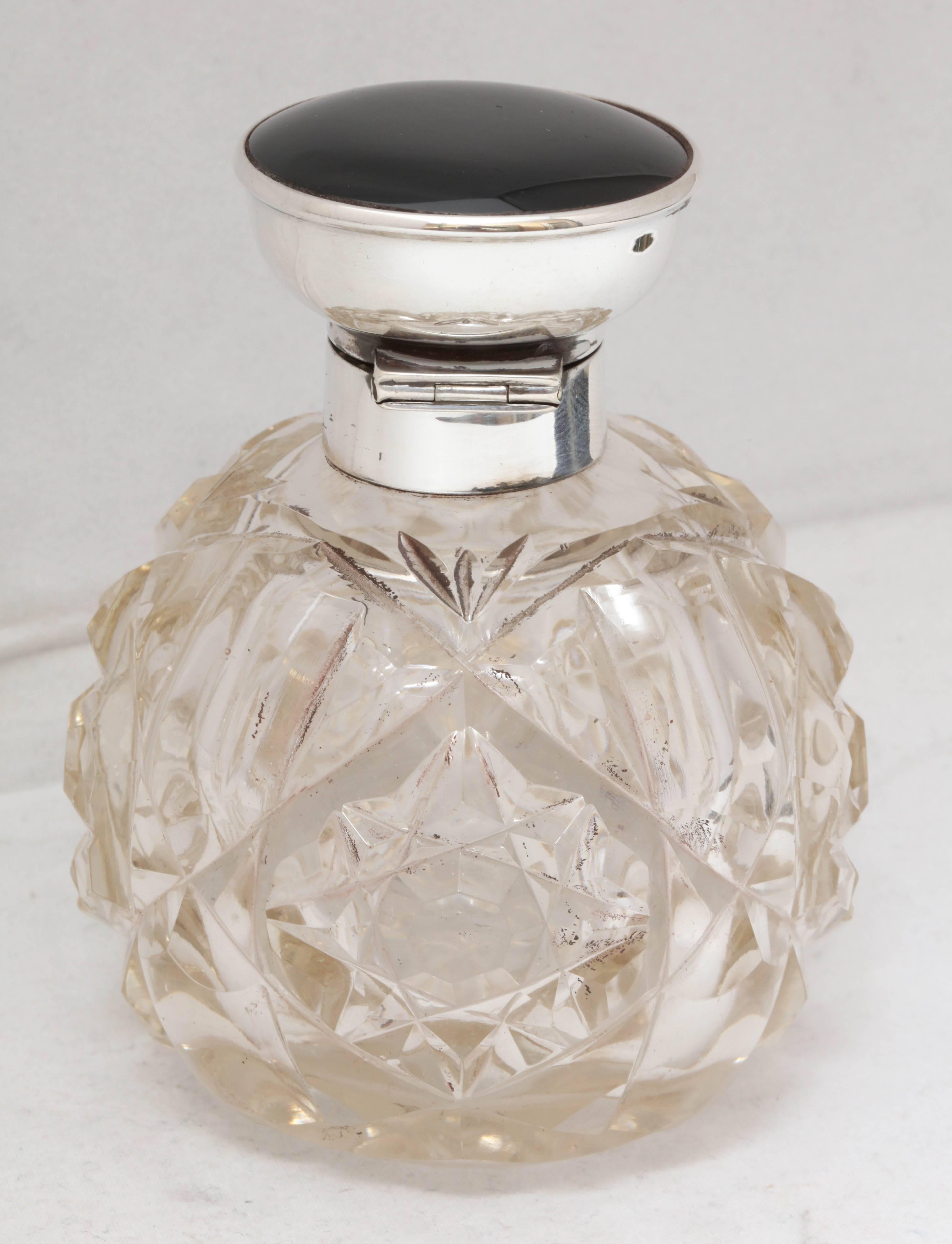 Edoardiano Bottiglia di profumo edoardiana in argento sterling e cristallo tagliato con montatura in onice in vendita