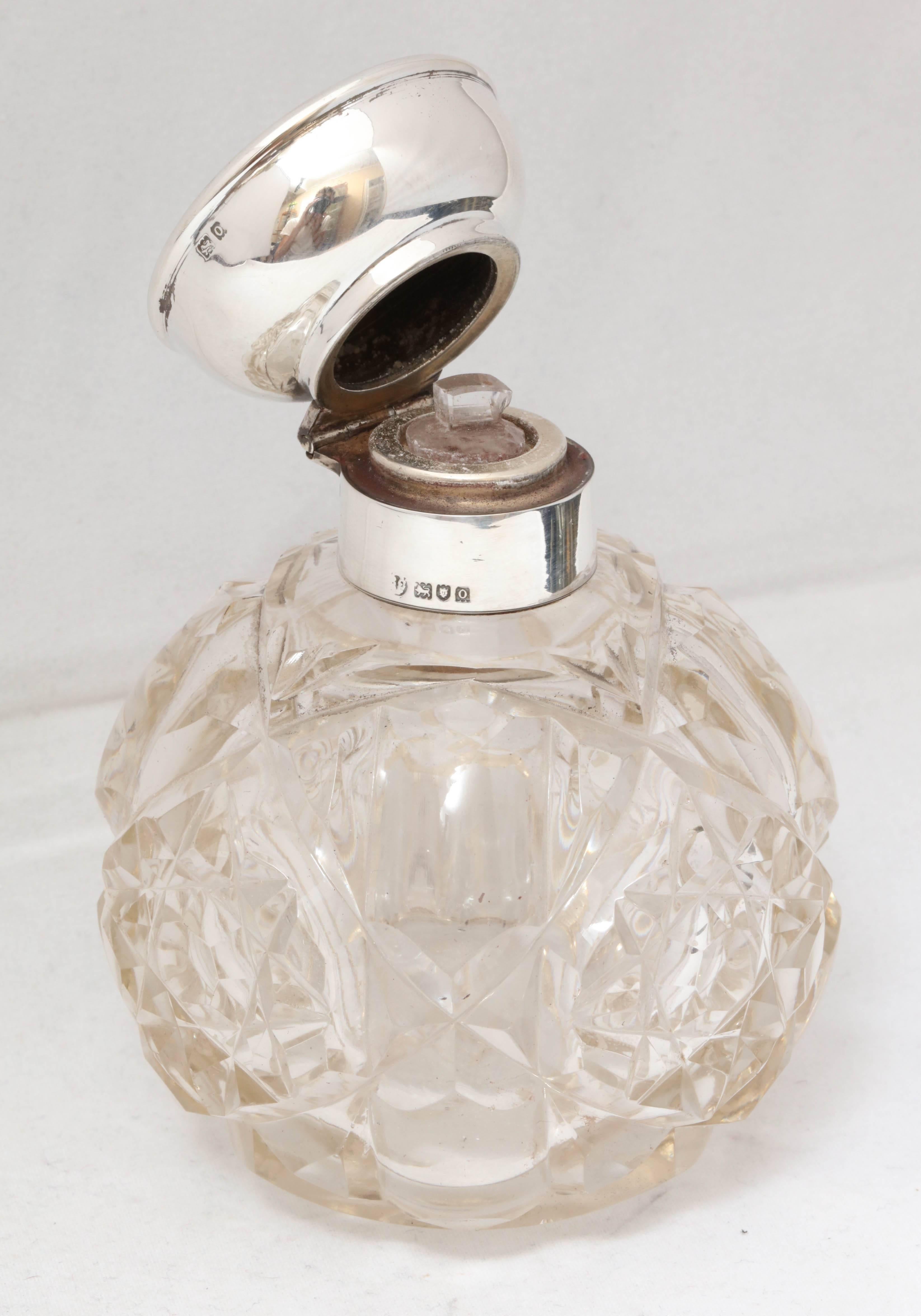Inglese Bottiglia di profumo edoardiana in argento sterling e cristallo tagliato con montatura in onice in vendita