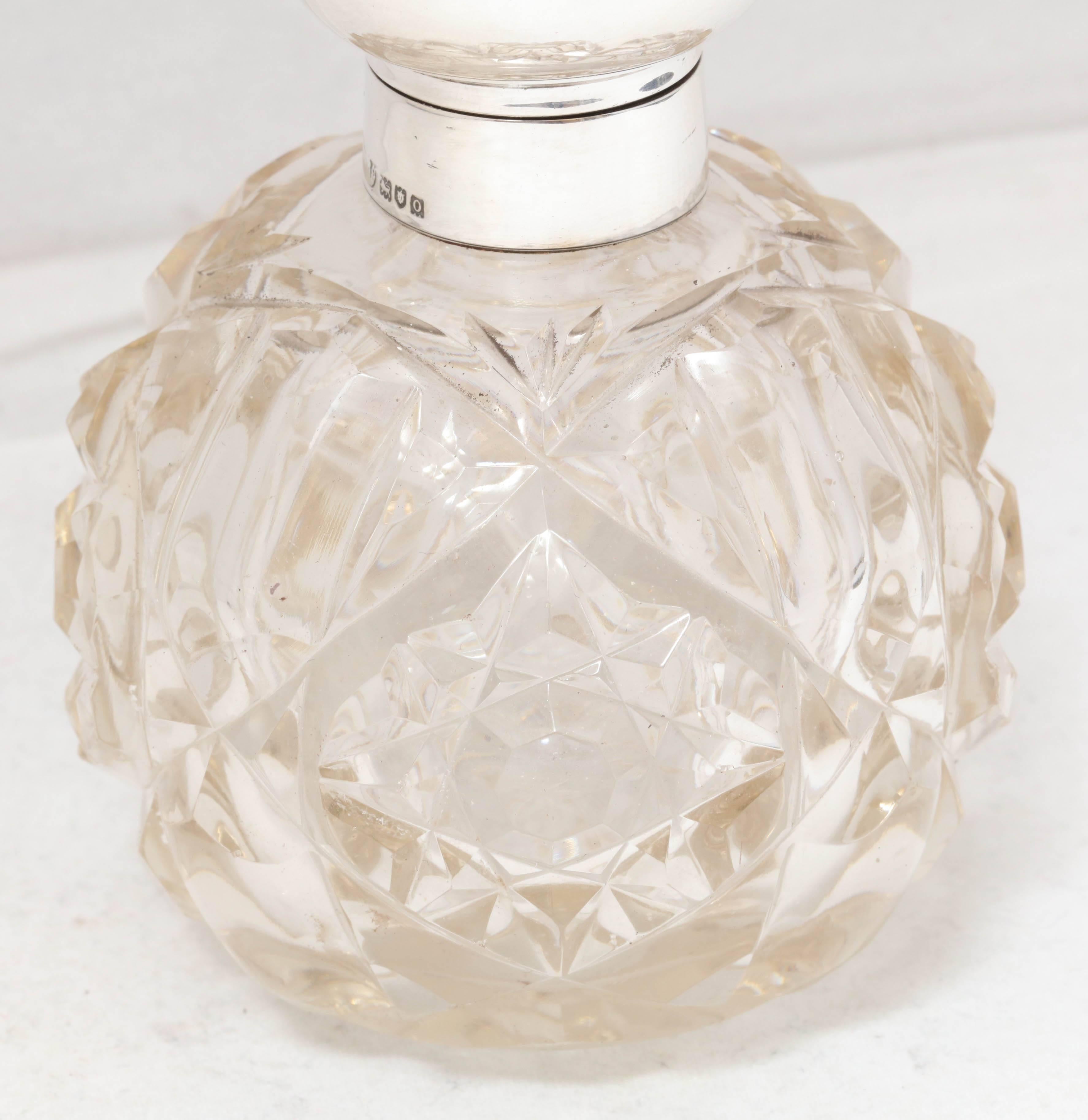  Edwardian Sterling Silver and Onyx-Mounted Cut Crystal Perfume Bottle For Sale 3