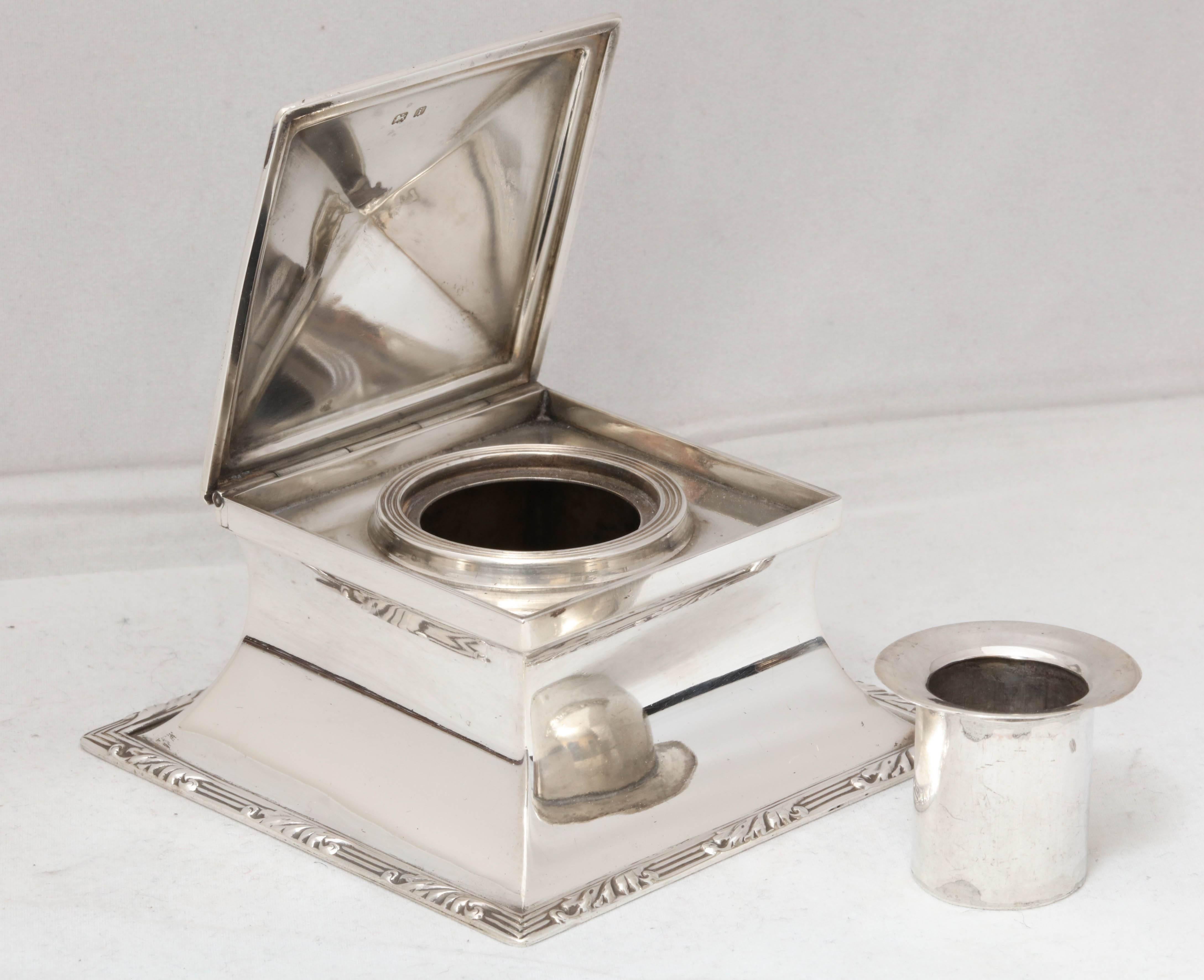 Edwardian Sterling Silver Inkwell In Excellent Condition In New York, NY