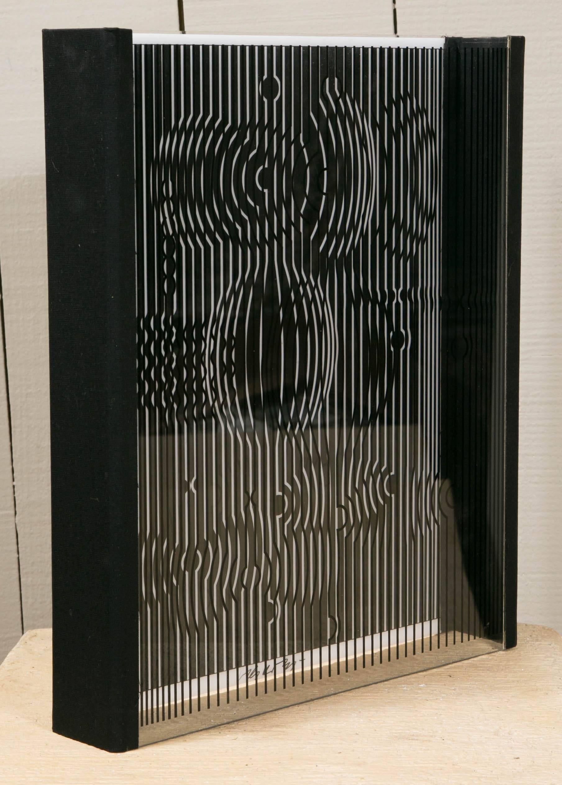 Vasarely Optical Black and White Sculpture 156/250 In Good Condition For Sale In Paris, FR