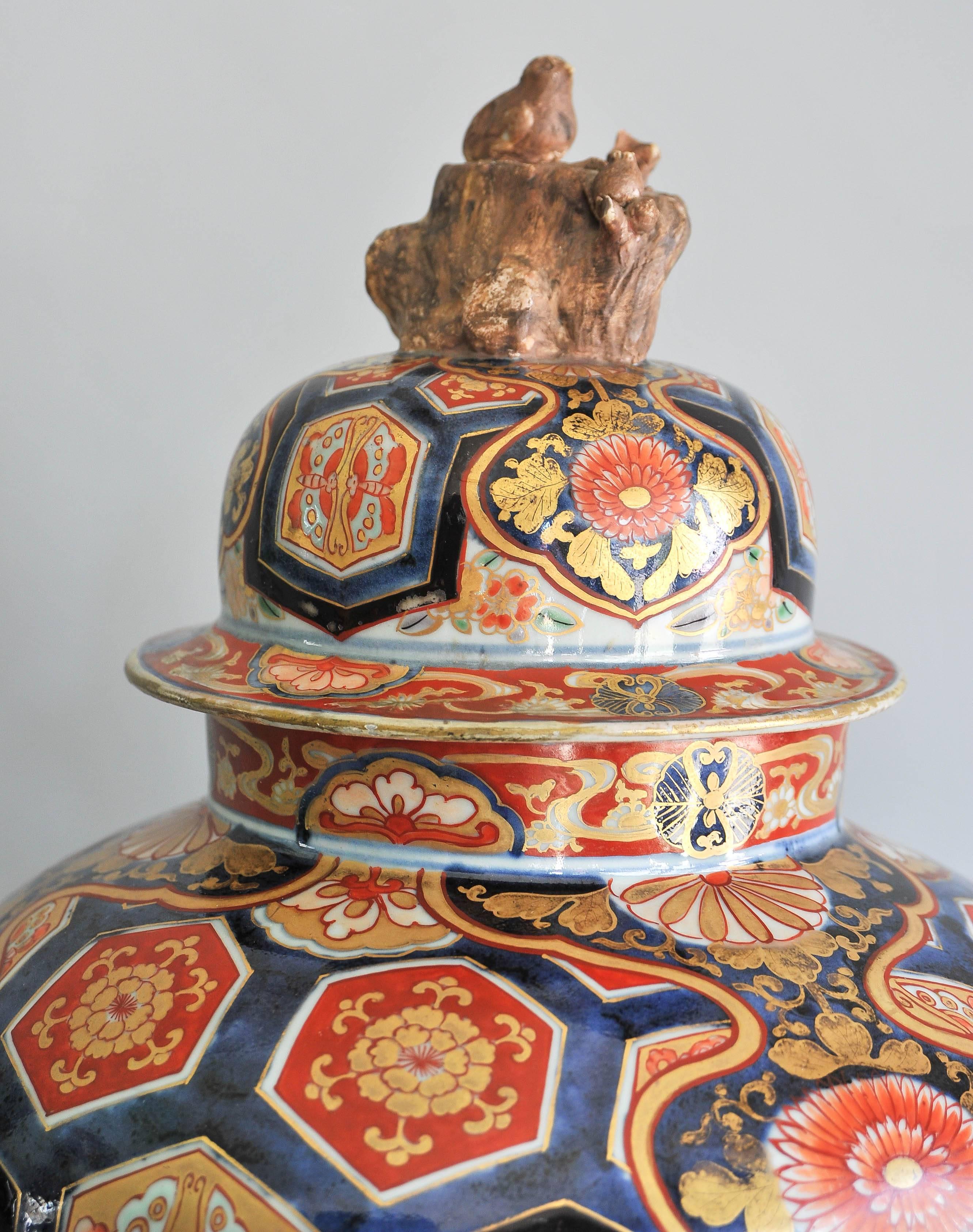 A Rare 18th Century Japanese Imari Porcelain Vase with Lid In Excellent Condition In London, GB