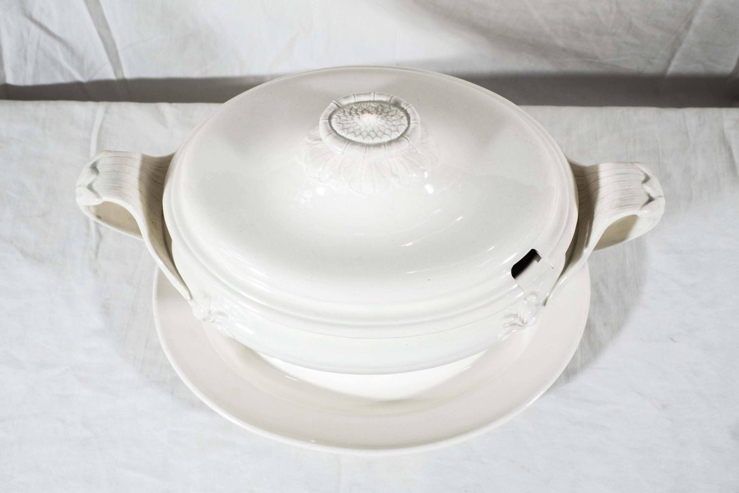 Antique Wedgwood Creamware Soup Tureen For Sale at 1stdibs