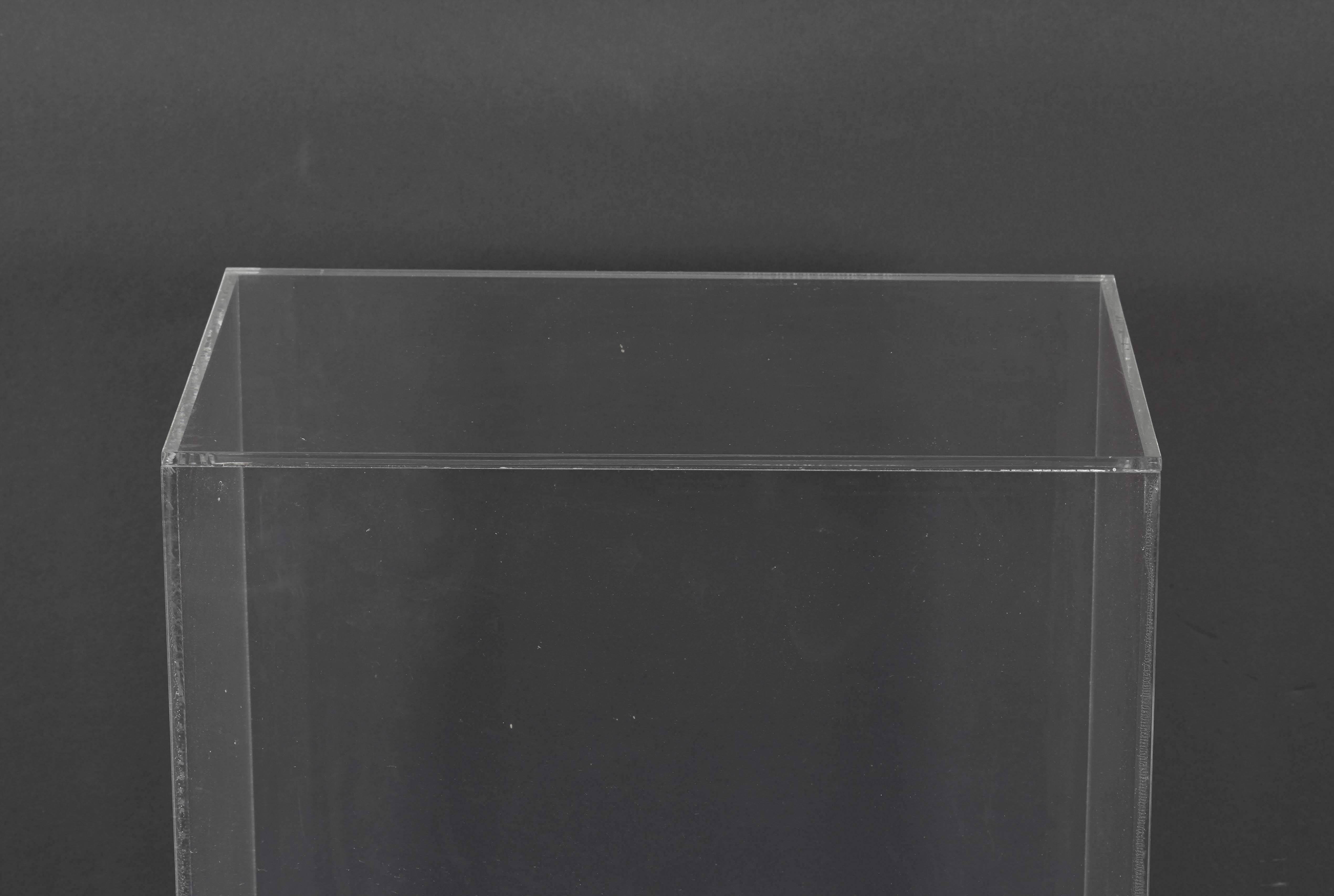 Clear Acrylic Pedestal In Good Condition In Astoria, NY