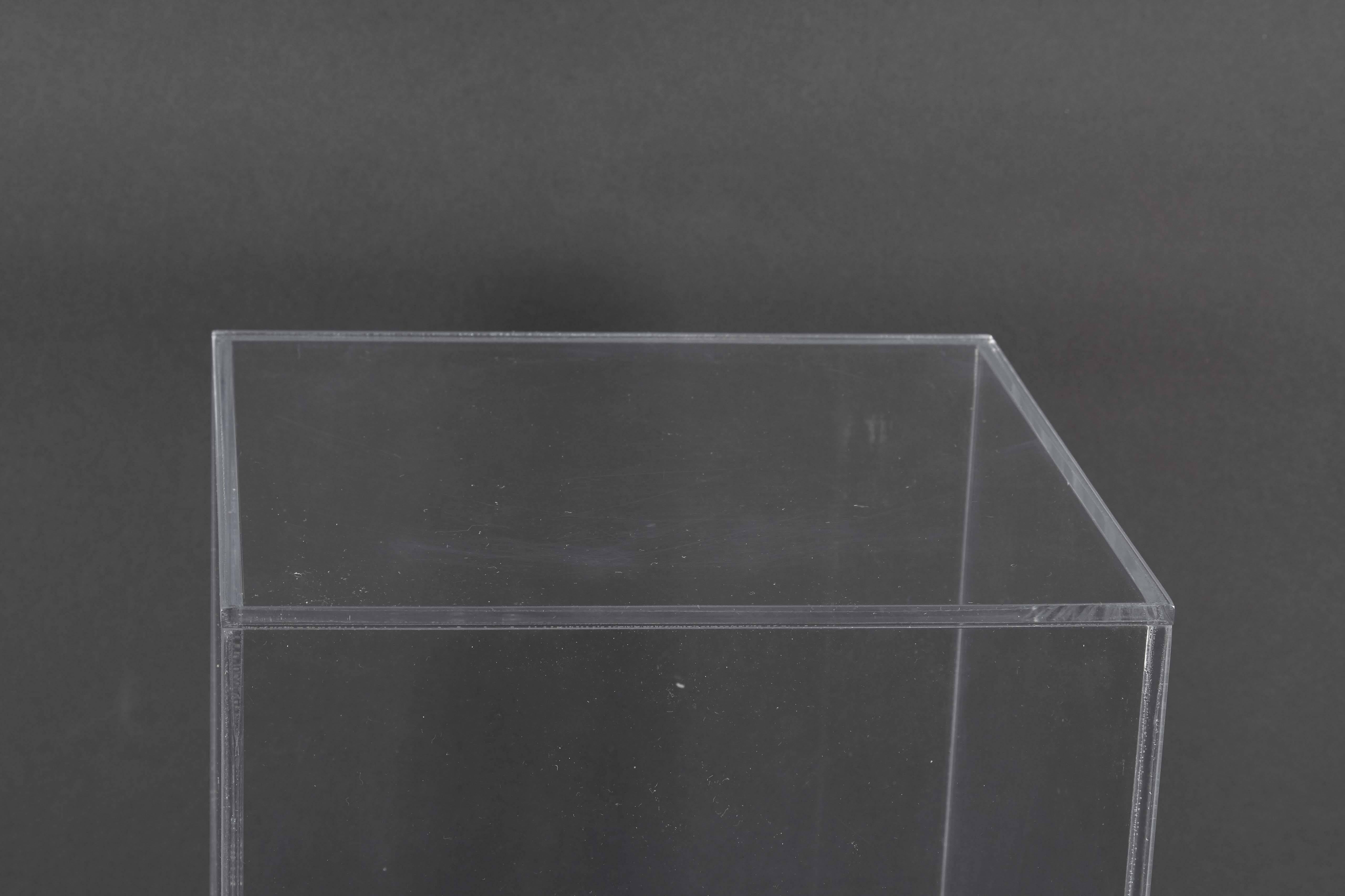Clear Acrylic Pedestal 1