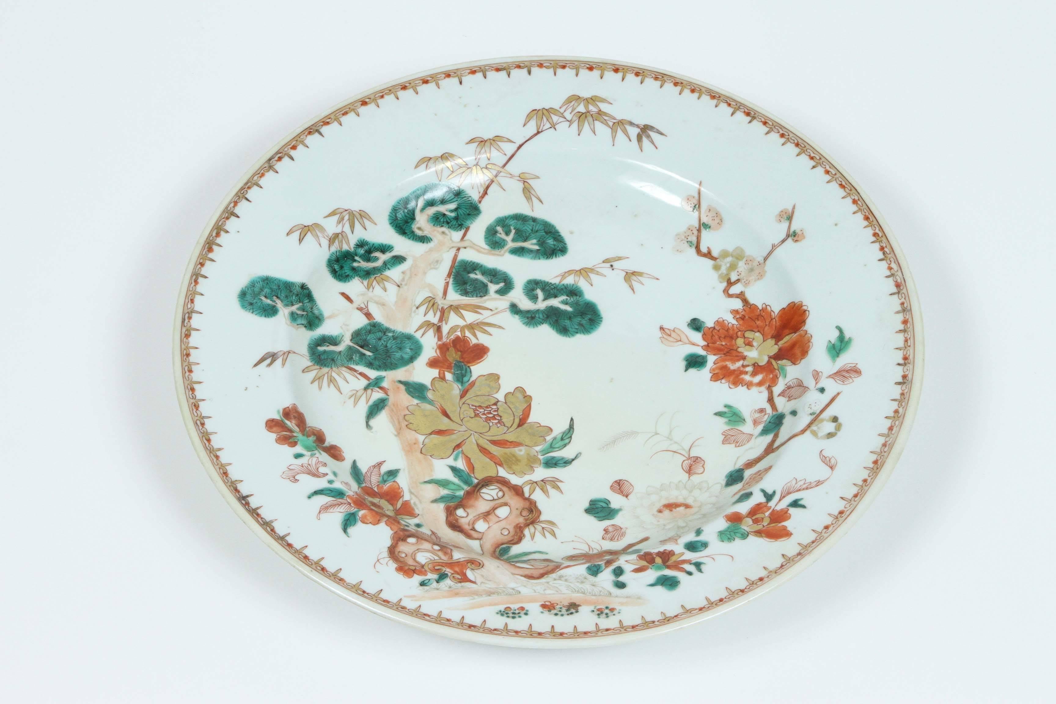 An 18th century Chinese export porcelain charger or shallow bowl decorated with beautiful floral motifs and gilt highlights.
              