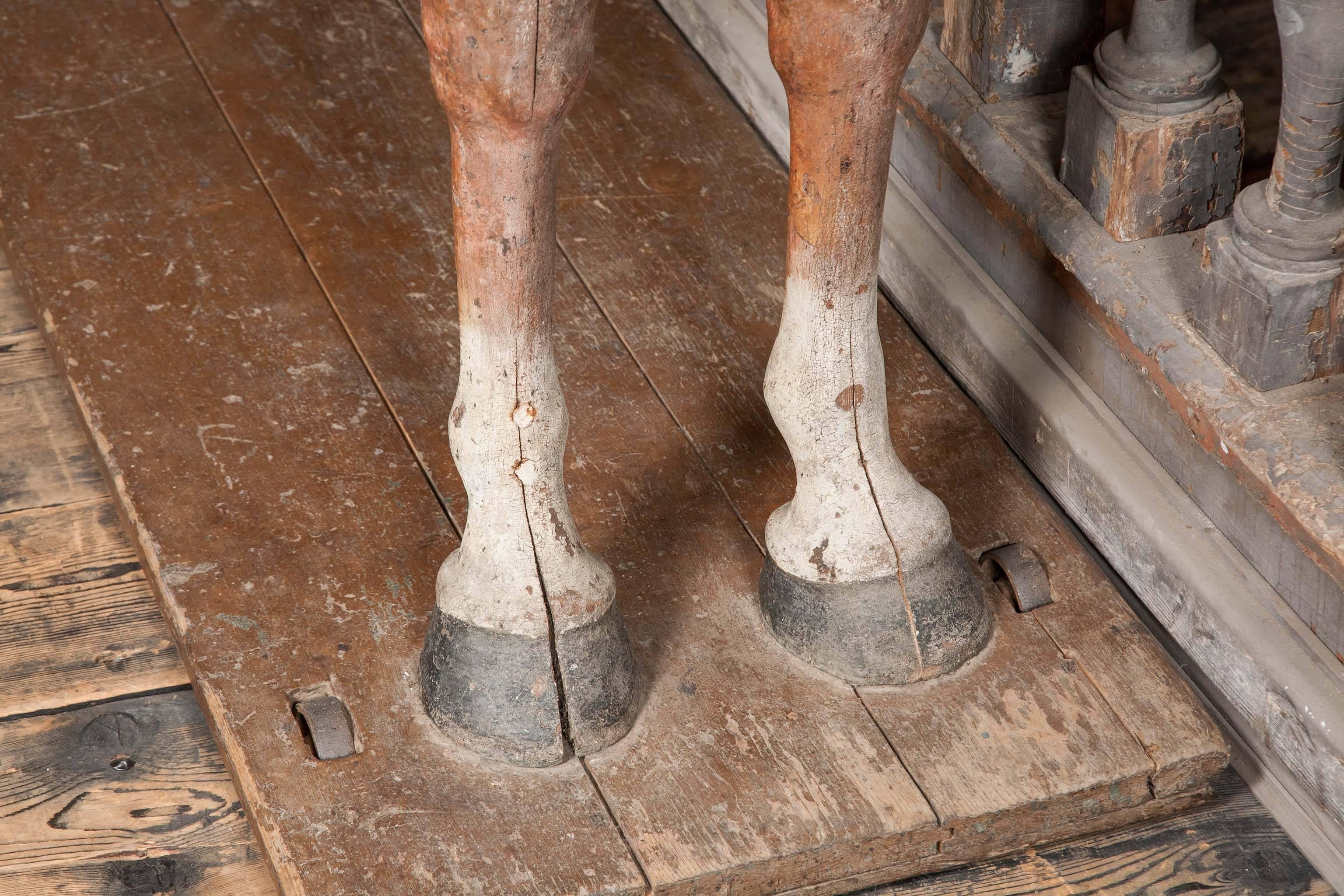 Holzskulptur eines Pferdes in Originalgröße aus dem späten 18. bis frühen 19. Jahrhundert im Zustand „Hervorragend“ im Angebot in London, GB