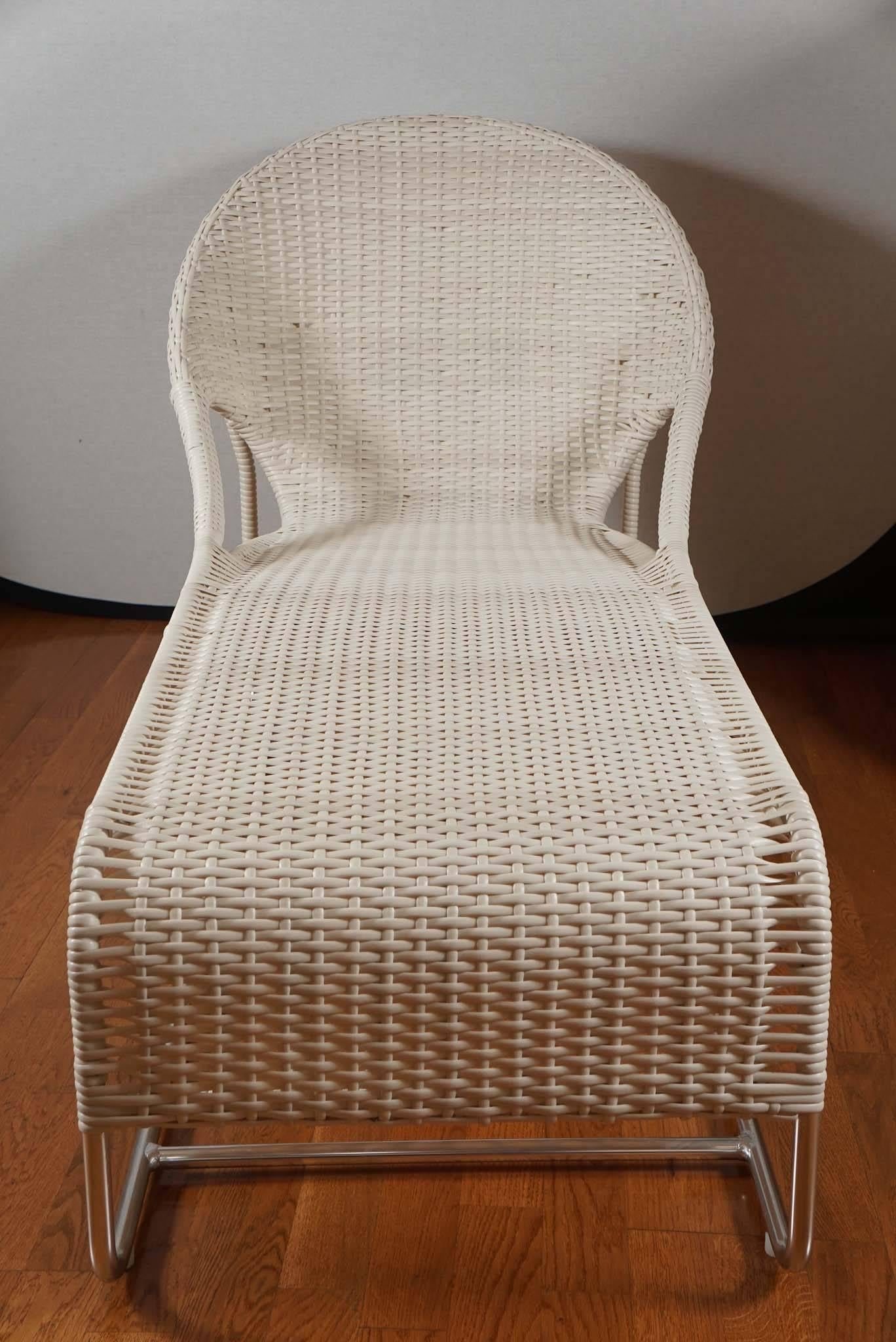 Woven chaise with hooped back and open sides. Updated for the outdoors.
Shown in white polypropylene on a brushed aluminum frame.
Also available in natural and blue and white striped polypropylene.