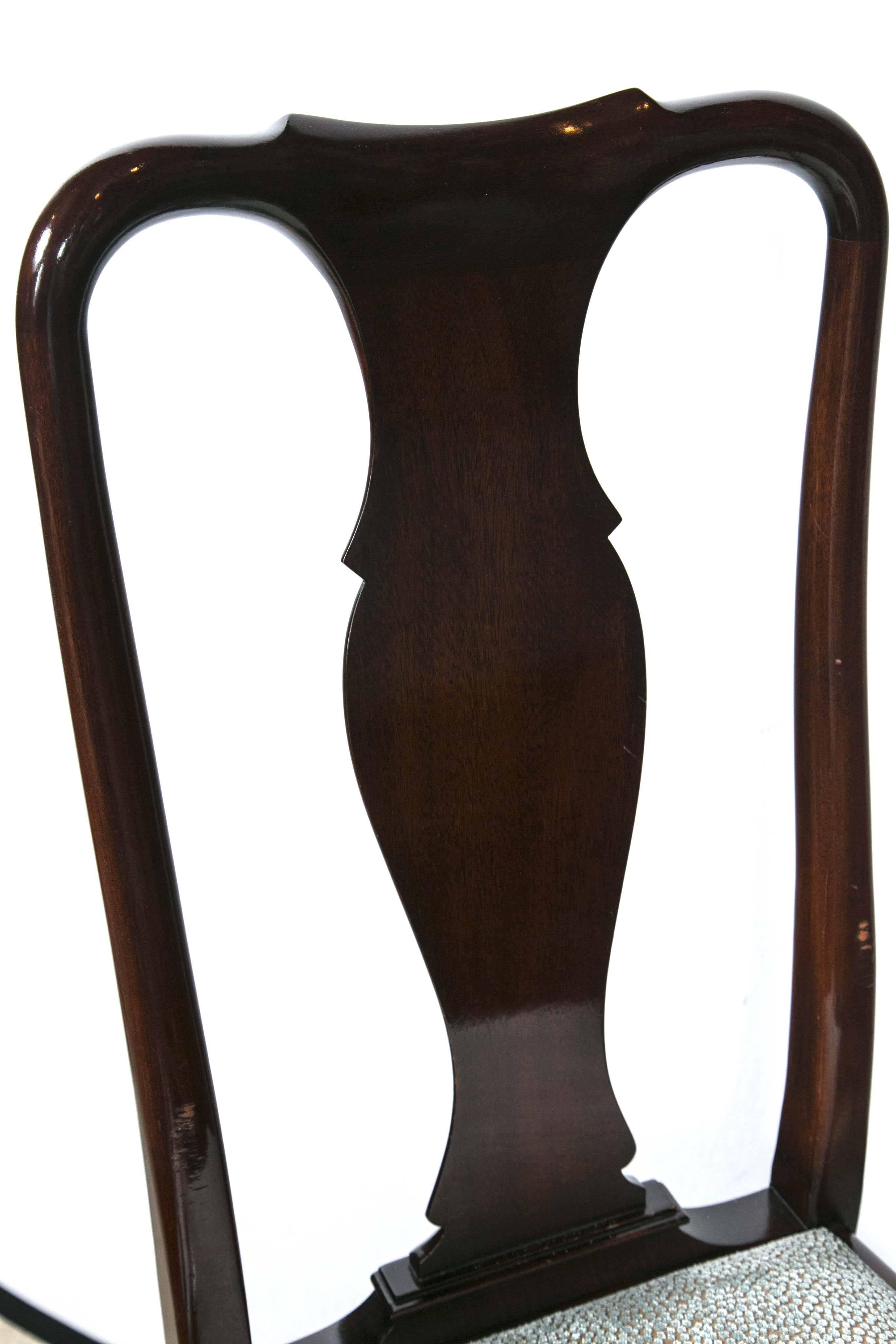 Mahogany Set of Eight Queen Anne Style Dining Chairs For Sale