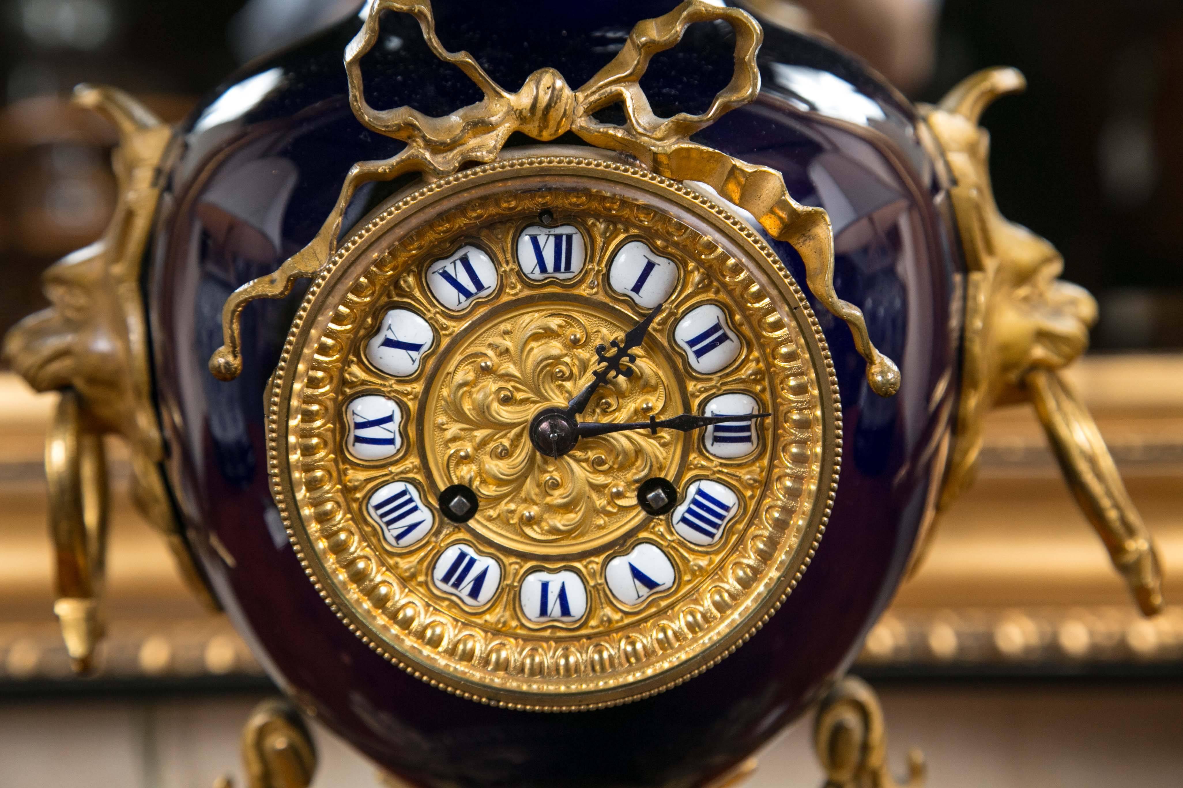 19th Century French Ormolu Mantel Clock In Excellent Condition In Woodbury, CT