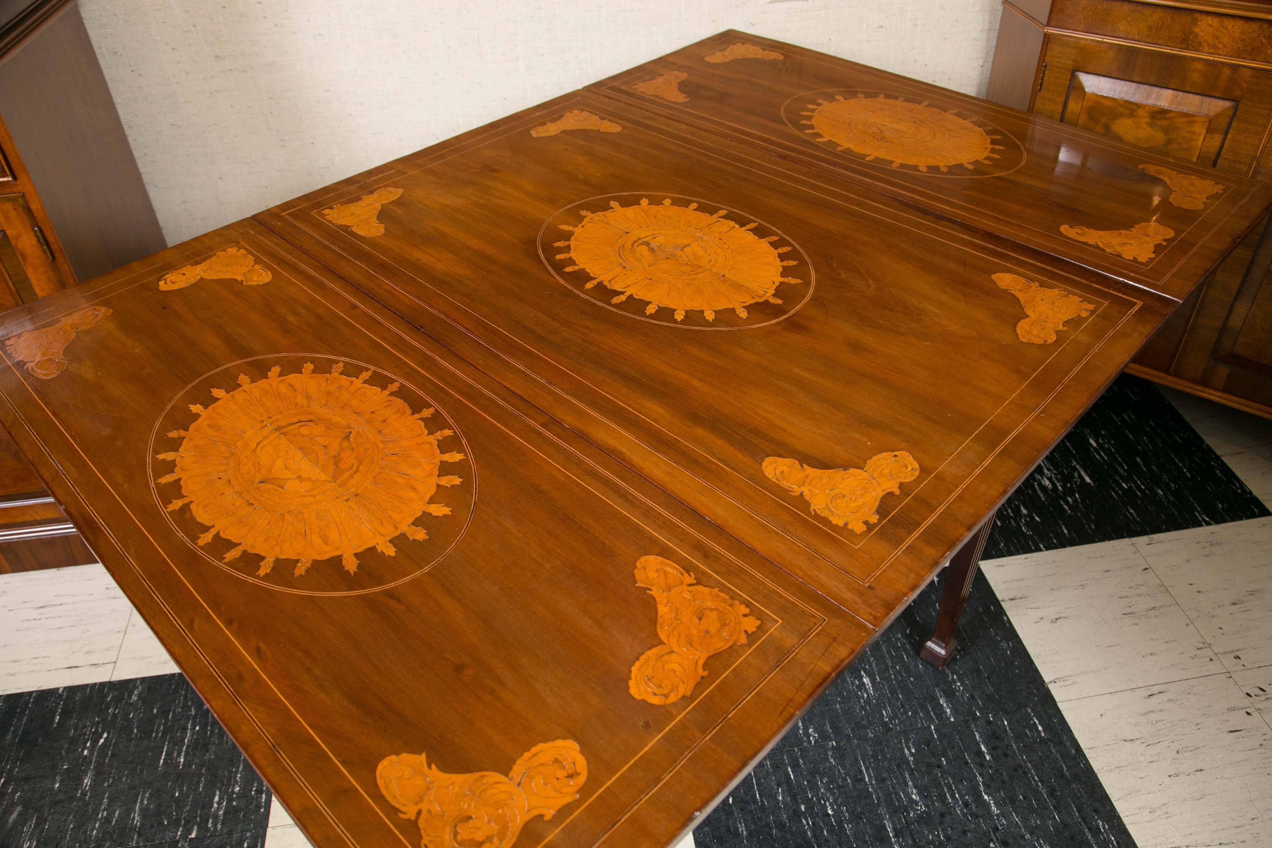 Dutch Drop-Leaf Table with Satinwood Inlay 1