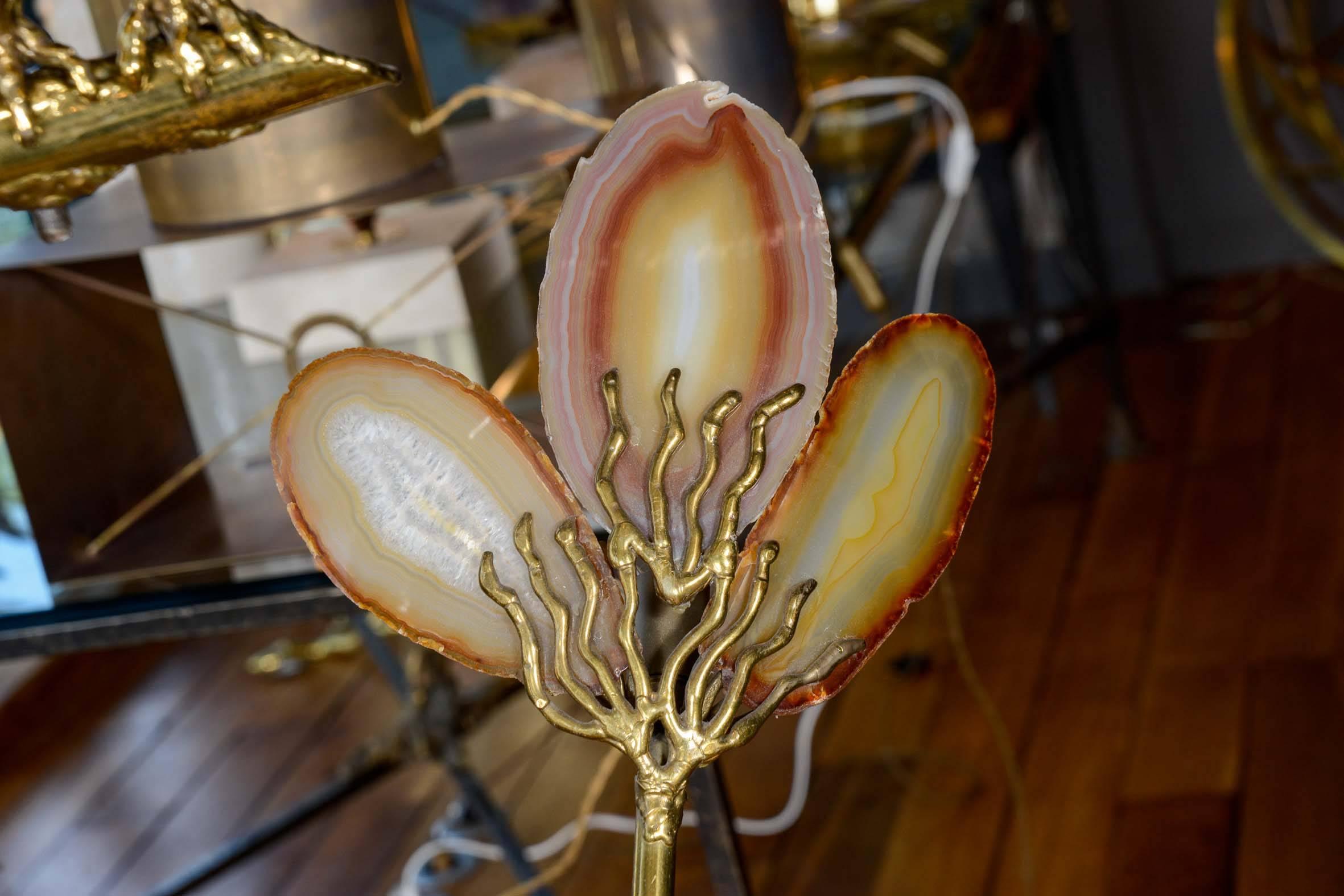 Beleuchtete Skulptur eines fliegenden Adlers aus Messing und Achat von Fernandez im Zustand „Hervorragend“ im Angebot in Saint-Ouen, IDF