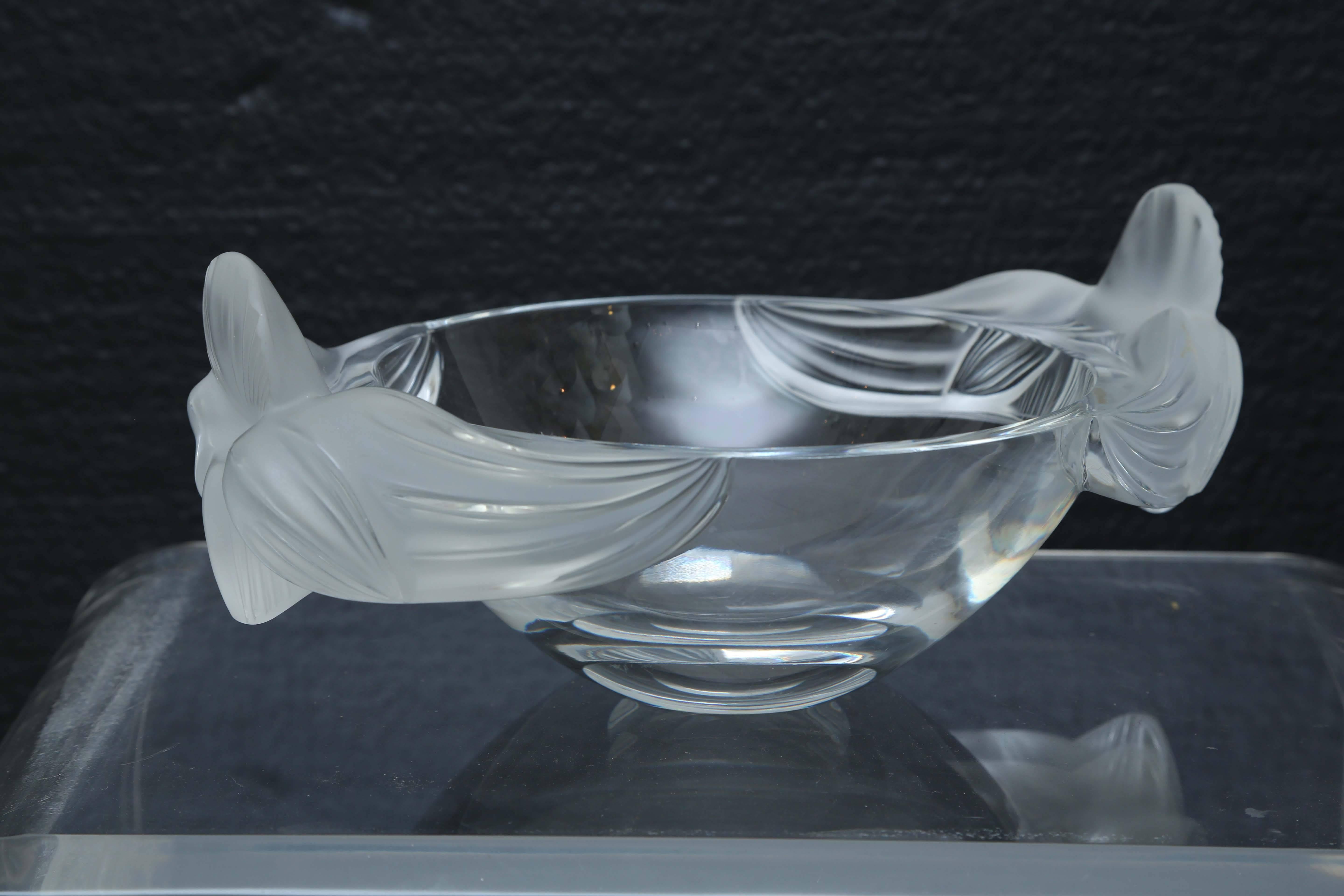  Lalique Oval Flower Centerpiece Bowl In Good Condition For Sale In West Palm Beach, FL