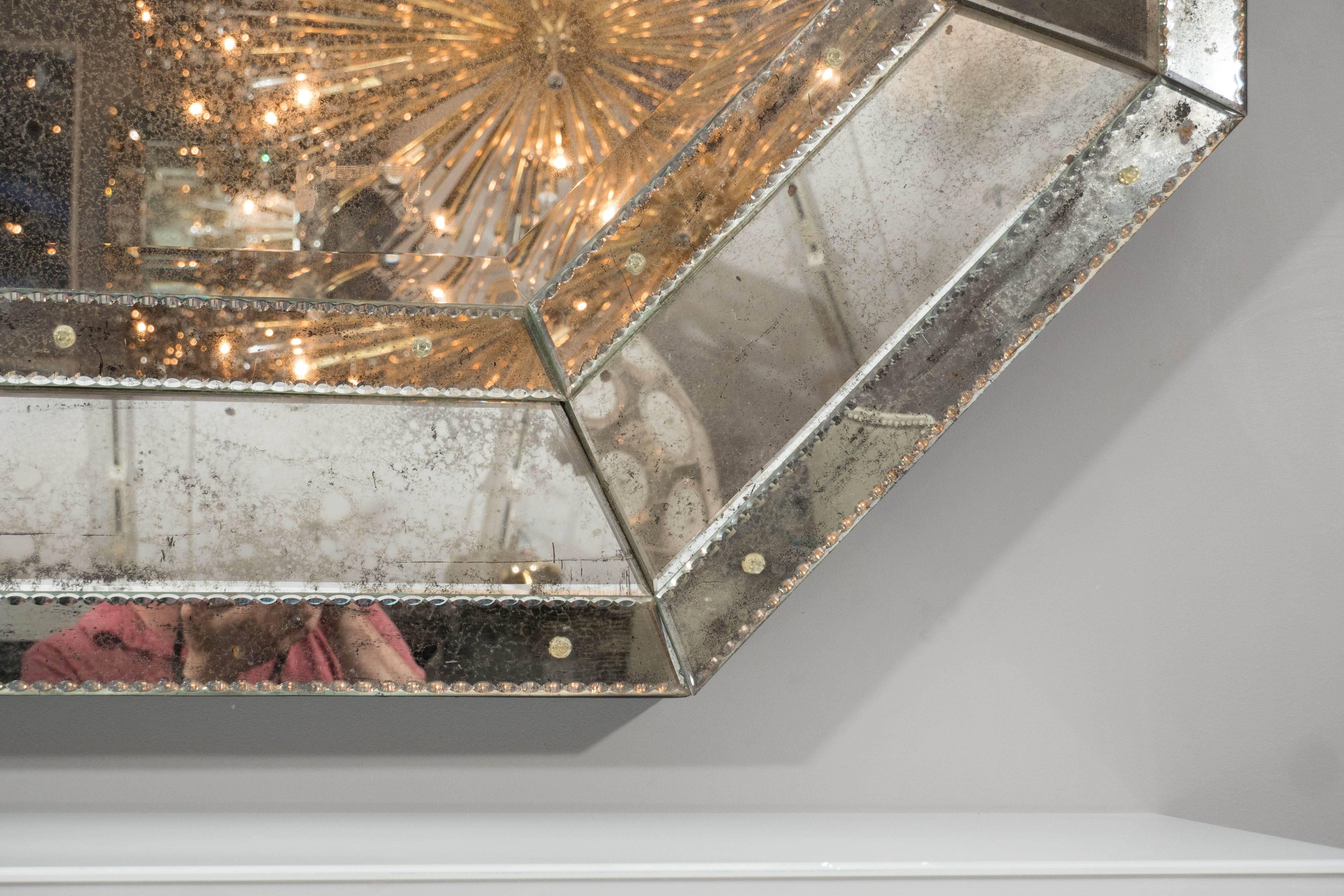 Américain Miroir octogonal ancien restauré sur mesure en vente