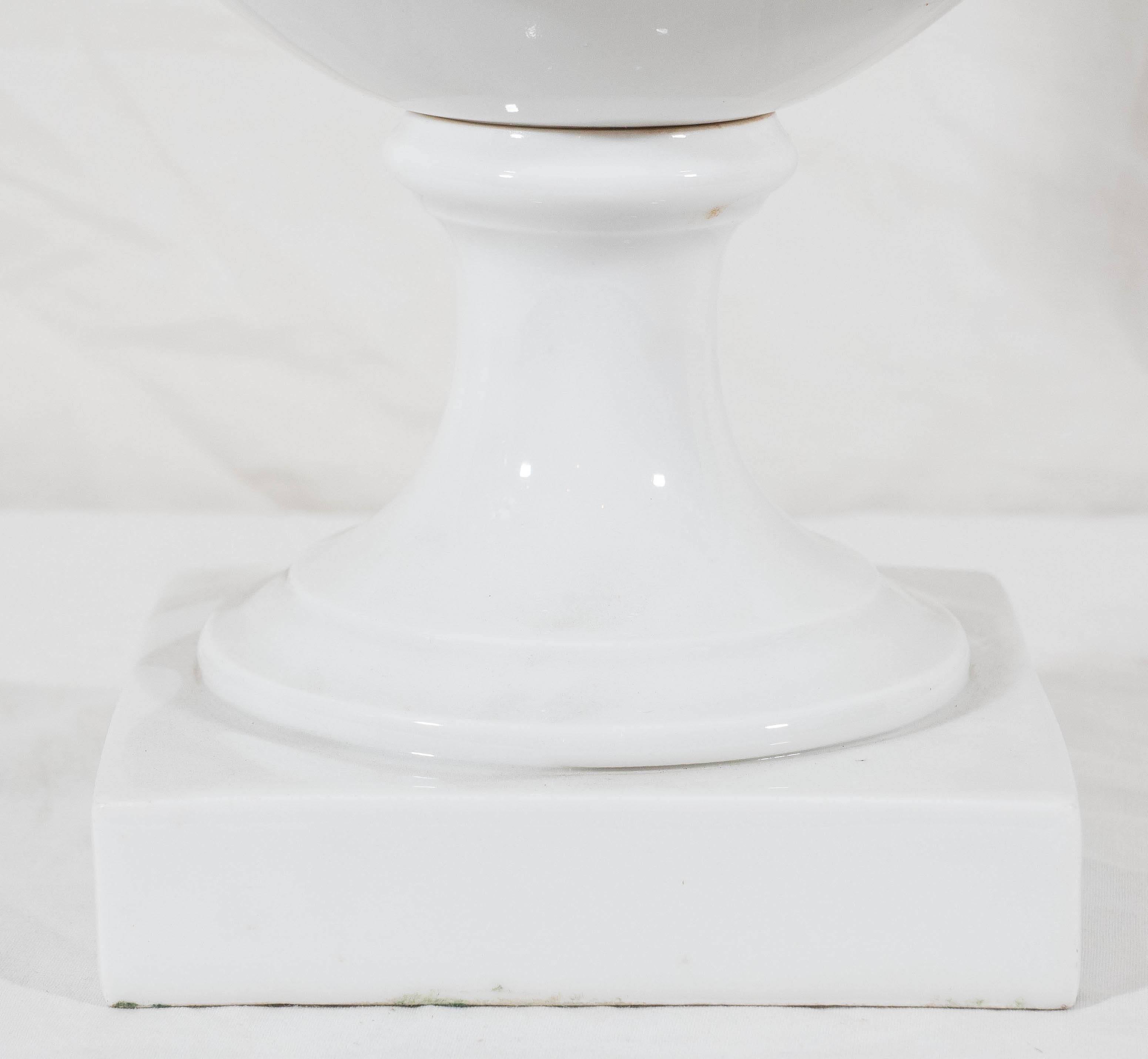 An elegant pair of white pierced Paris porcelain baskets with everted rims. They stand on square bases. They would be beautiful filled with lemons or flowers.
 