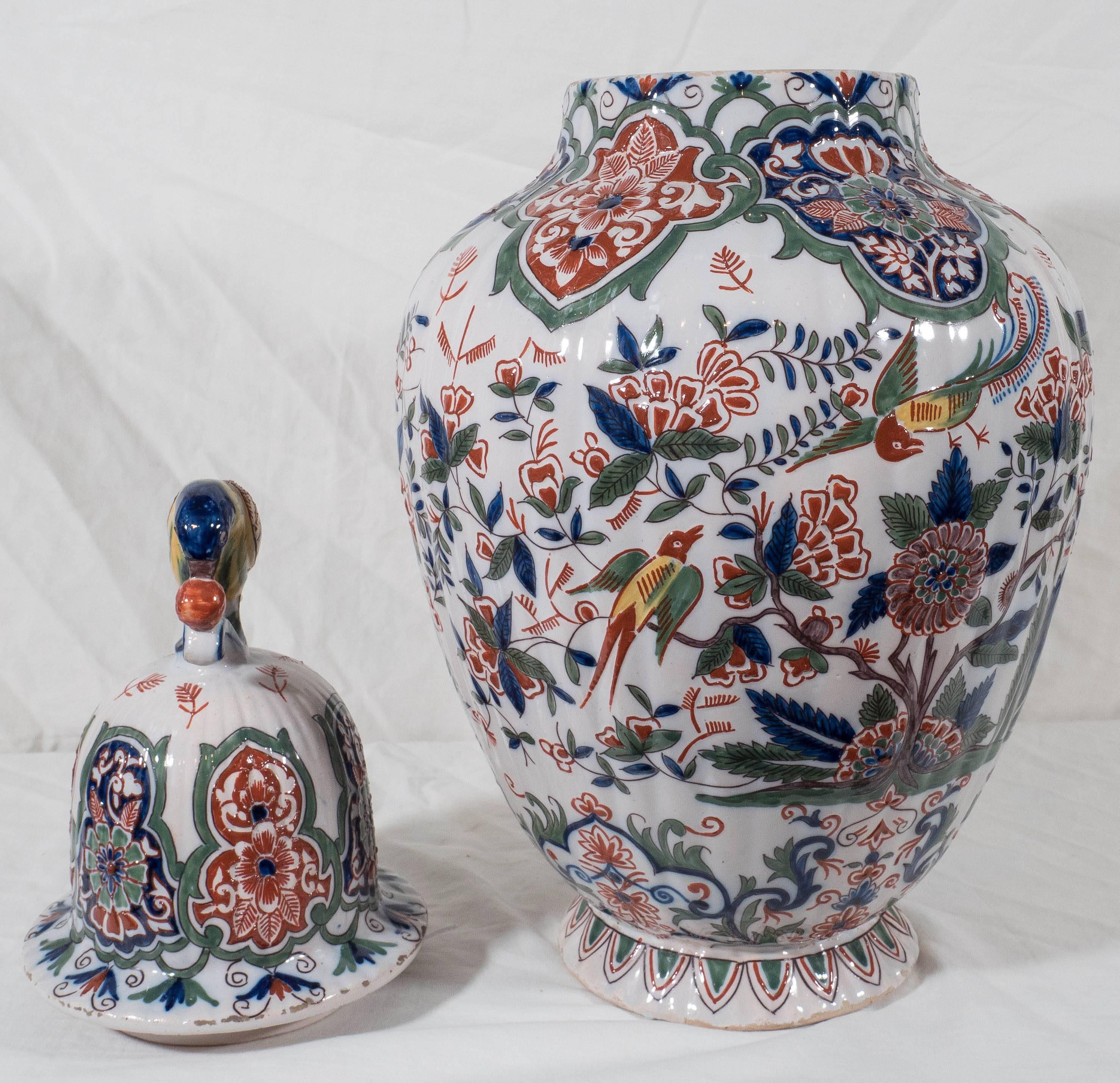 Pair Delft Ginger Jars Painted in Polychrome Colors In Excellent Condition In Katonah, NY