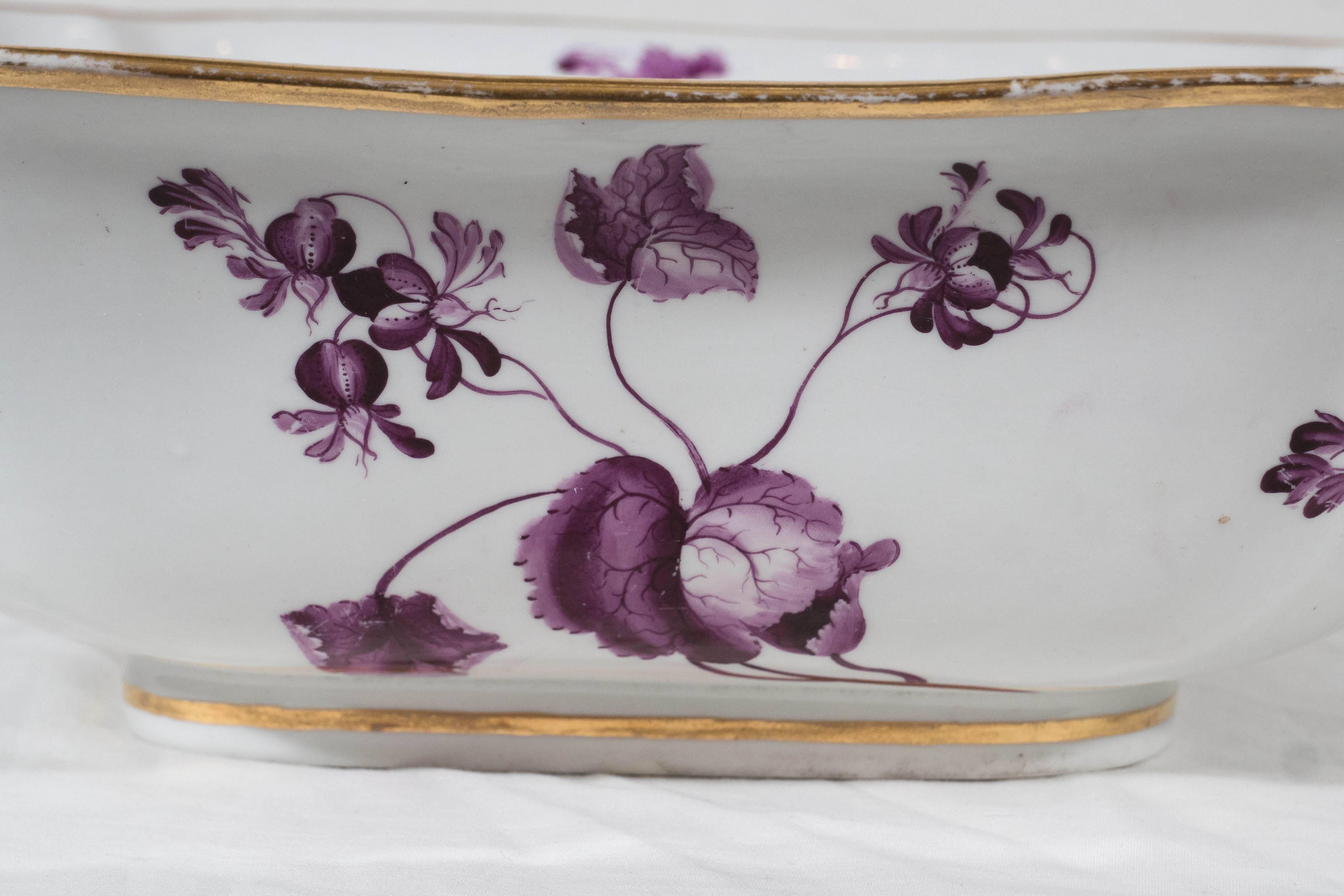 A Barr flight Barr Worcester bowl, square shaped, painted in camaieu rose with flower sprays and gilt rim. The underside with impressed BFB below a crown indicating that Barr flight Barr Worcester were purveyors to their majesties.
For an image and