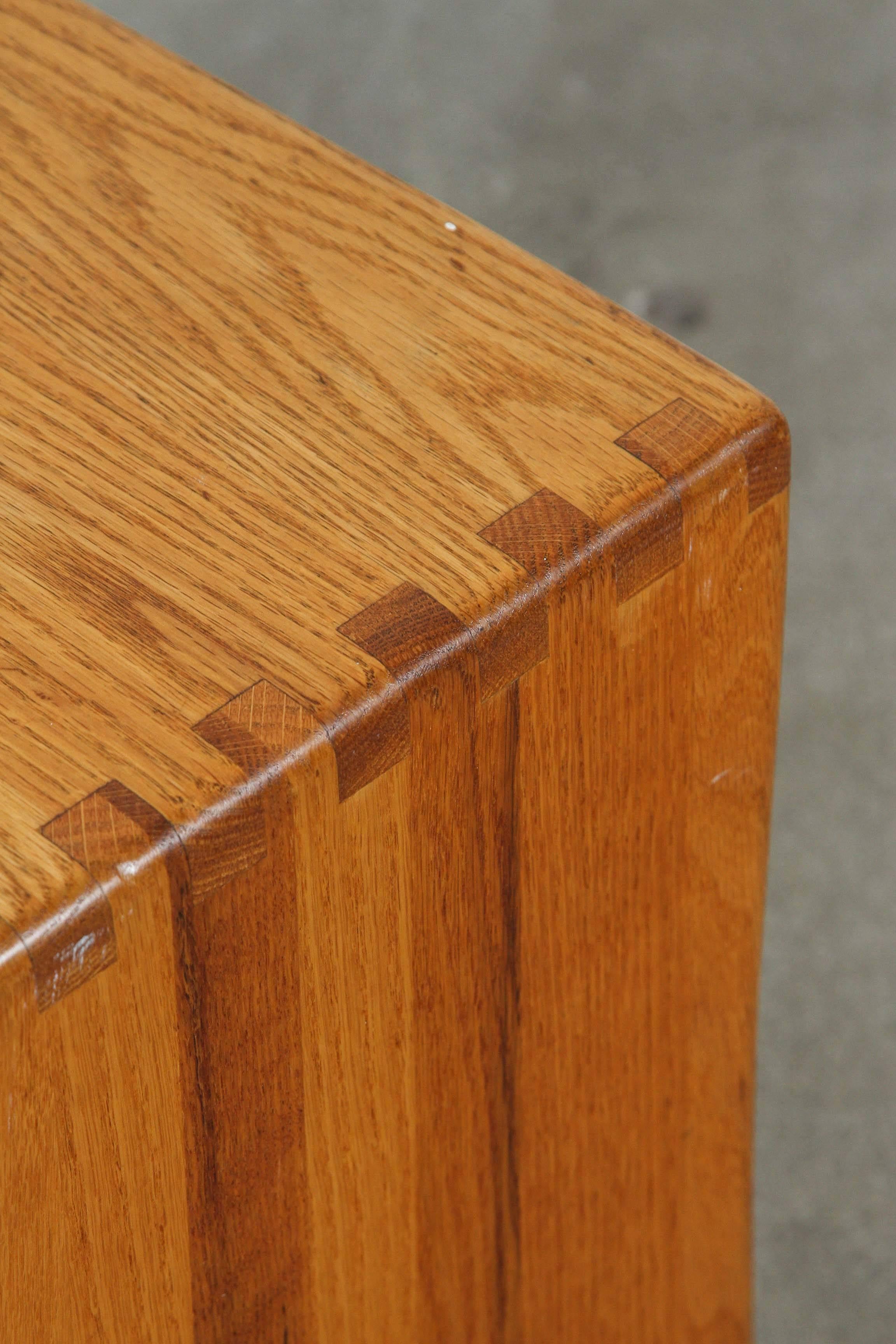 Natural Oak Nesting Side Tables In Excellent Condition In Los Angeles, CA