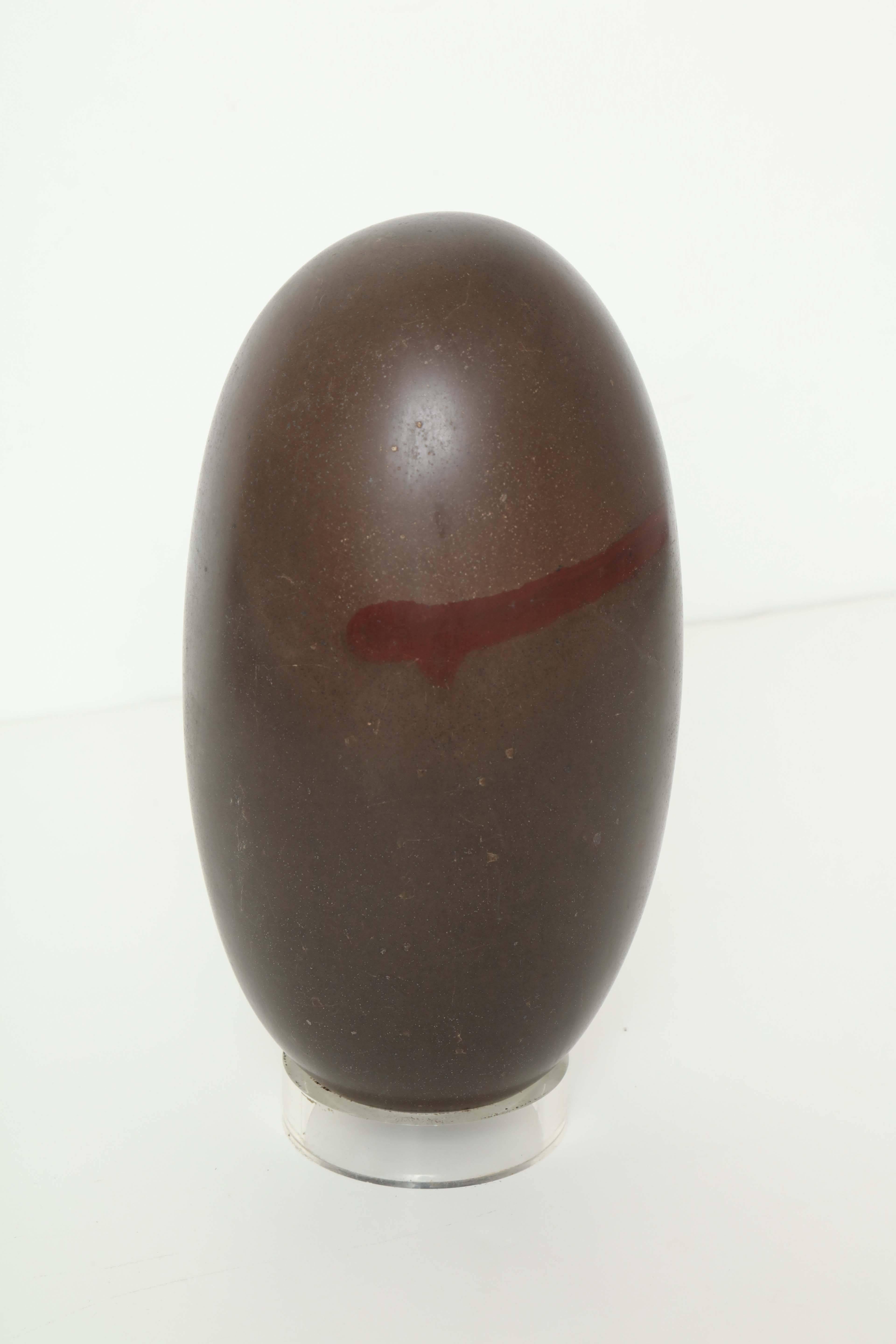 Large Indian Lingam Stone In Excellent Condition For Sale In New York, NY