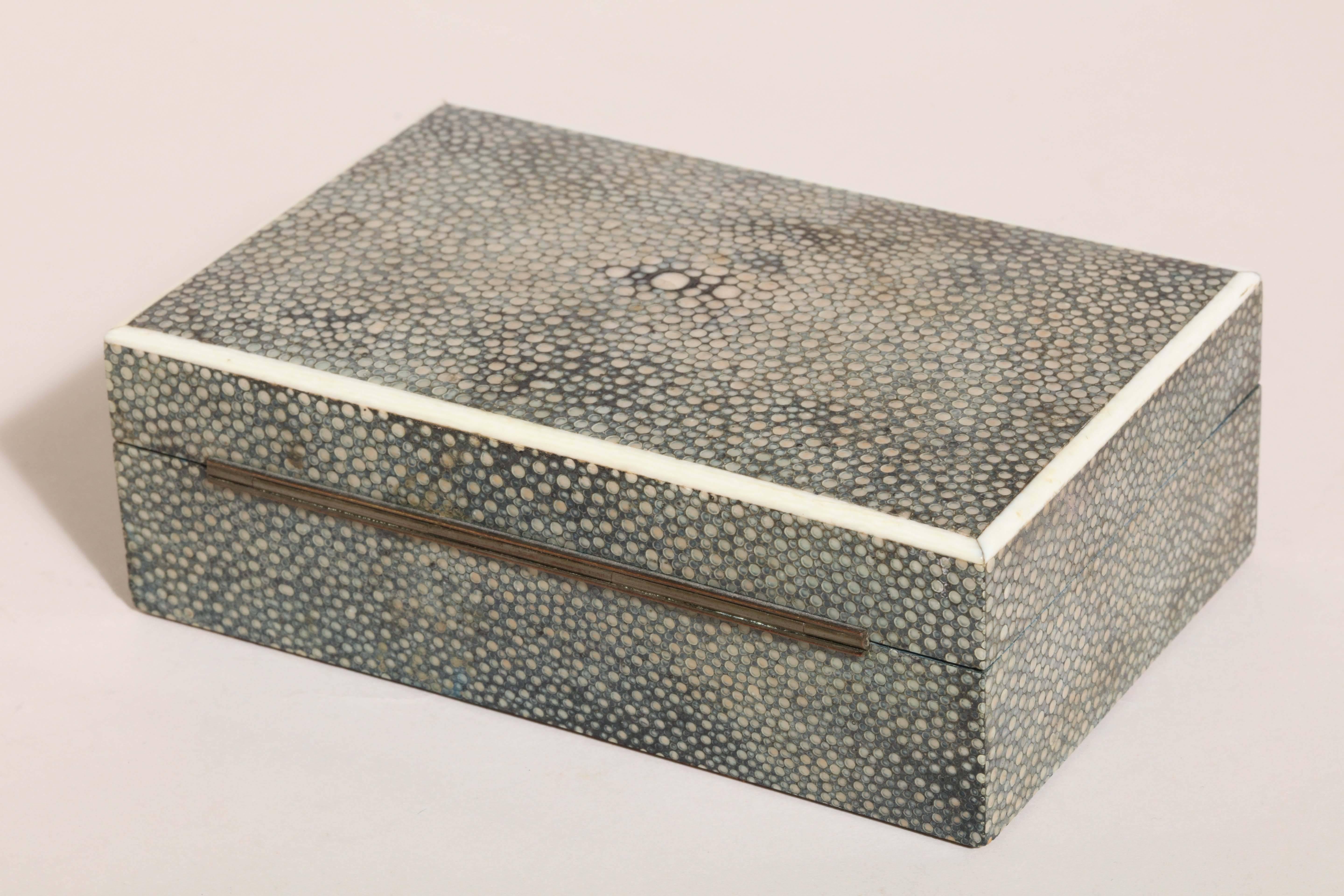 Asprey & Co. English Art Deco Green Shagreen Box In Excellent Condition For Sale In New York, NY