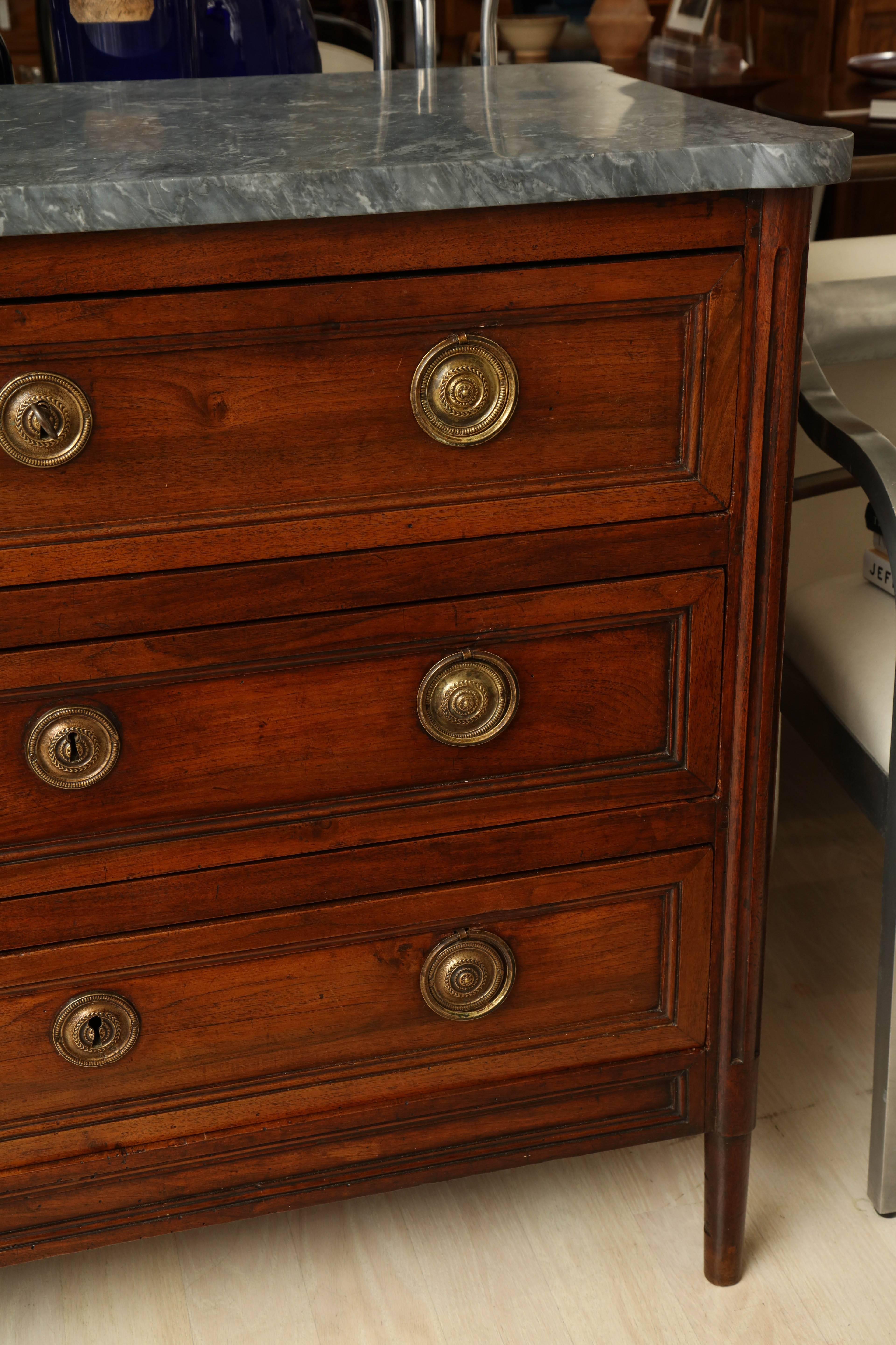 French 18th Century Walnut Commode with Three Drawers and Gray Marble Top 3