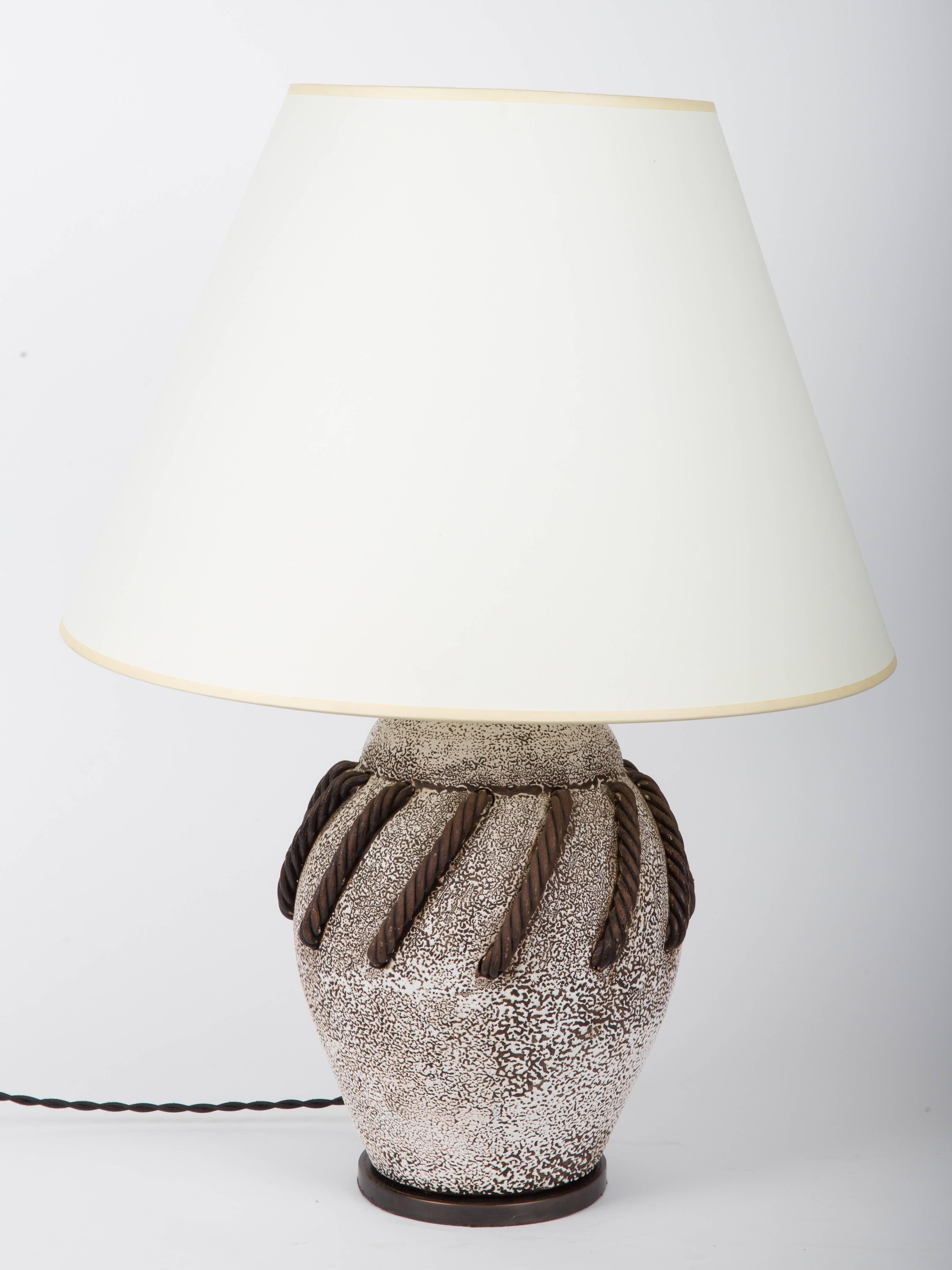 Textured Brown + White Ceramic Lamp with Rope Detailing In Excellent Condition In New York City, NY