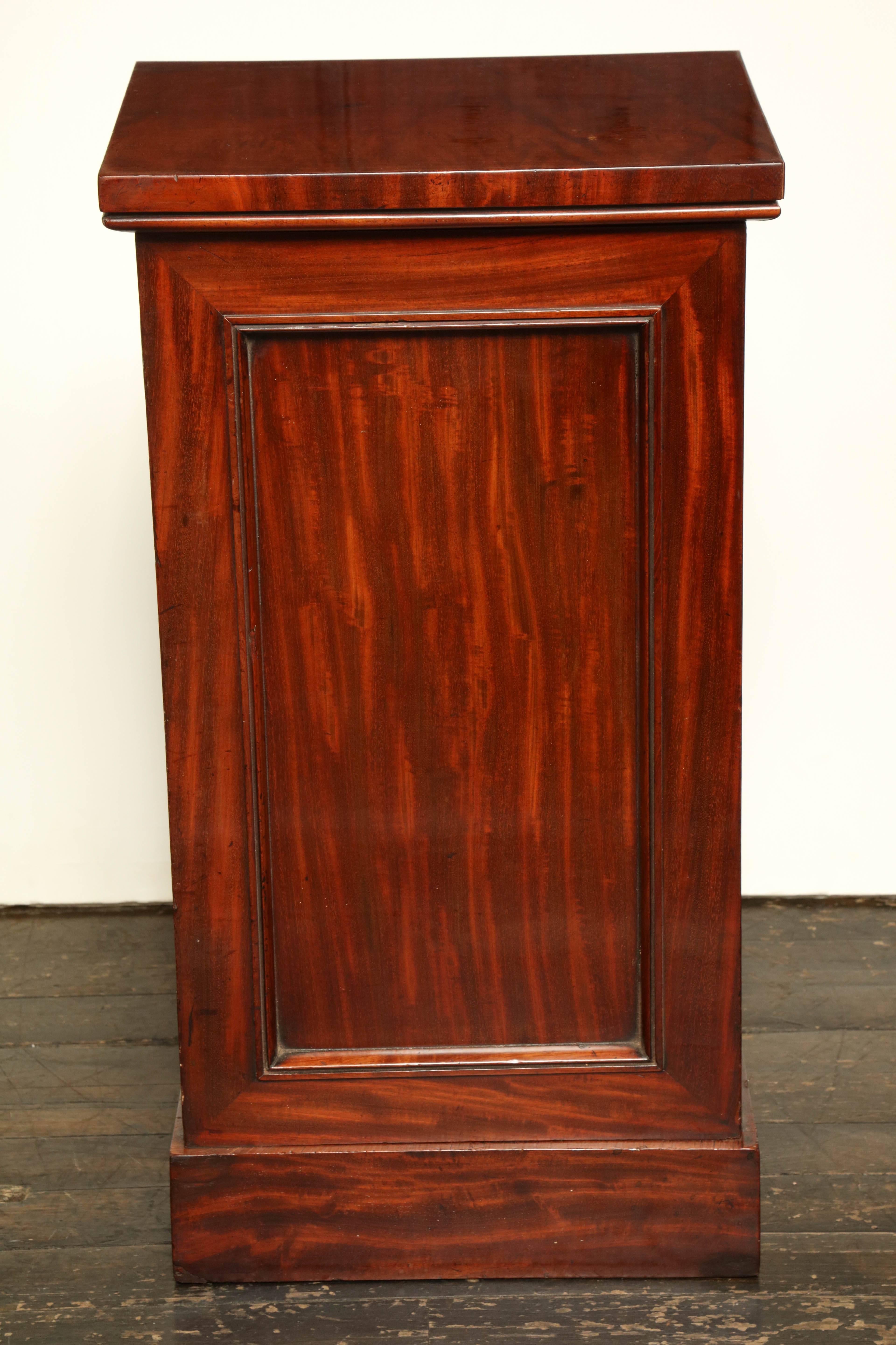 Mahogany Pair of Late 19th Century English Bedside Tables