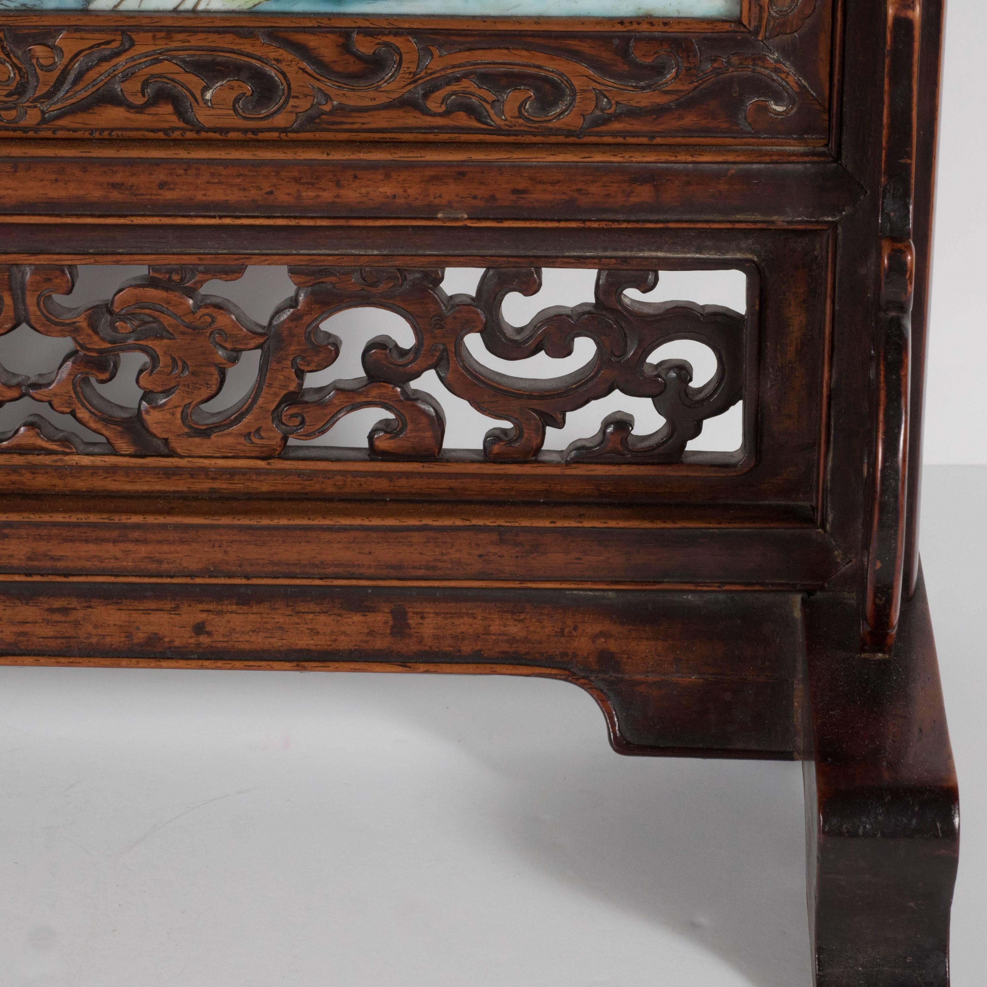 Exquisite Antique 19th Century Chinese Export and Rosewood Table Screen In Excellent Condition In New York, NY