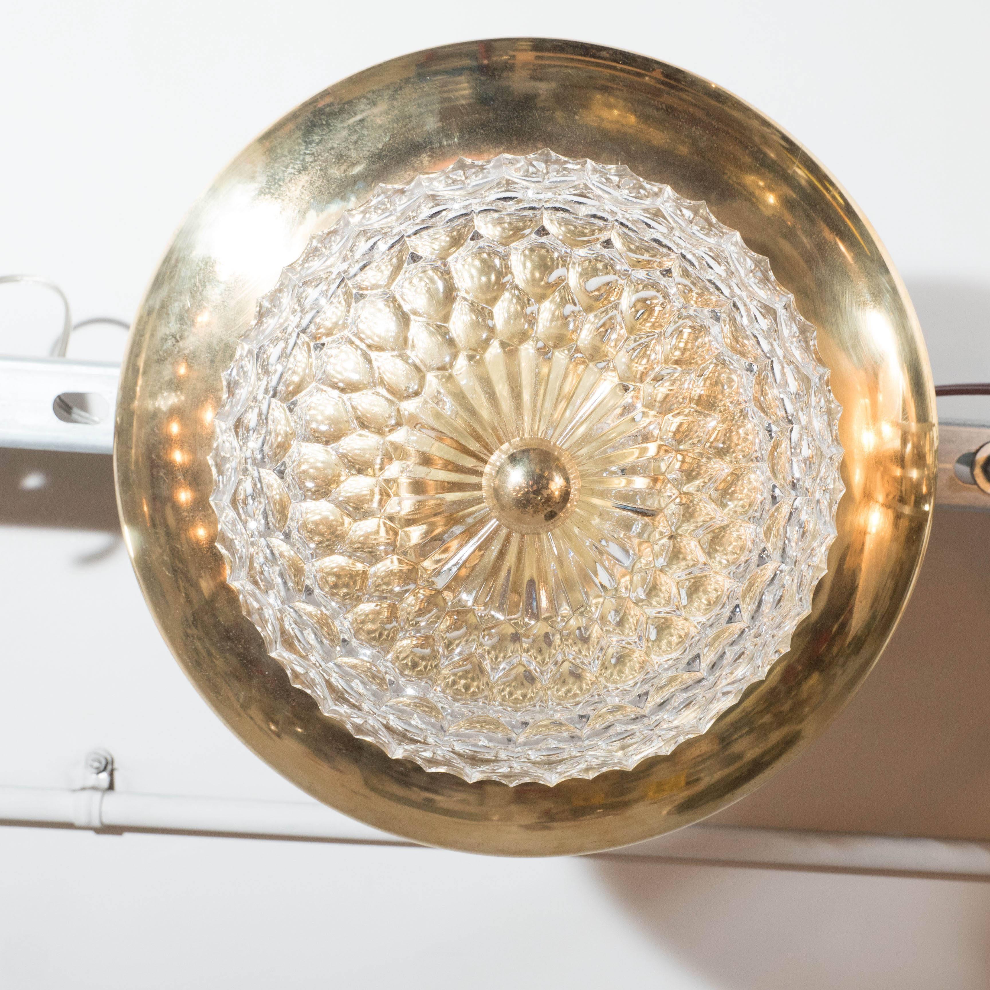Laiton Lustre encastré en laiton et dôme en cristal de style moderniste du milieu du siècle dernier en vente