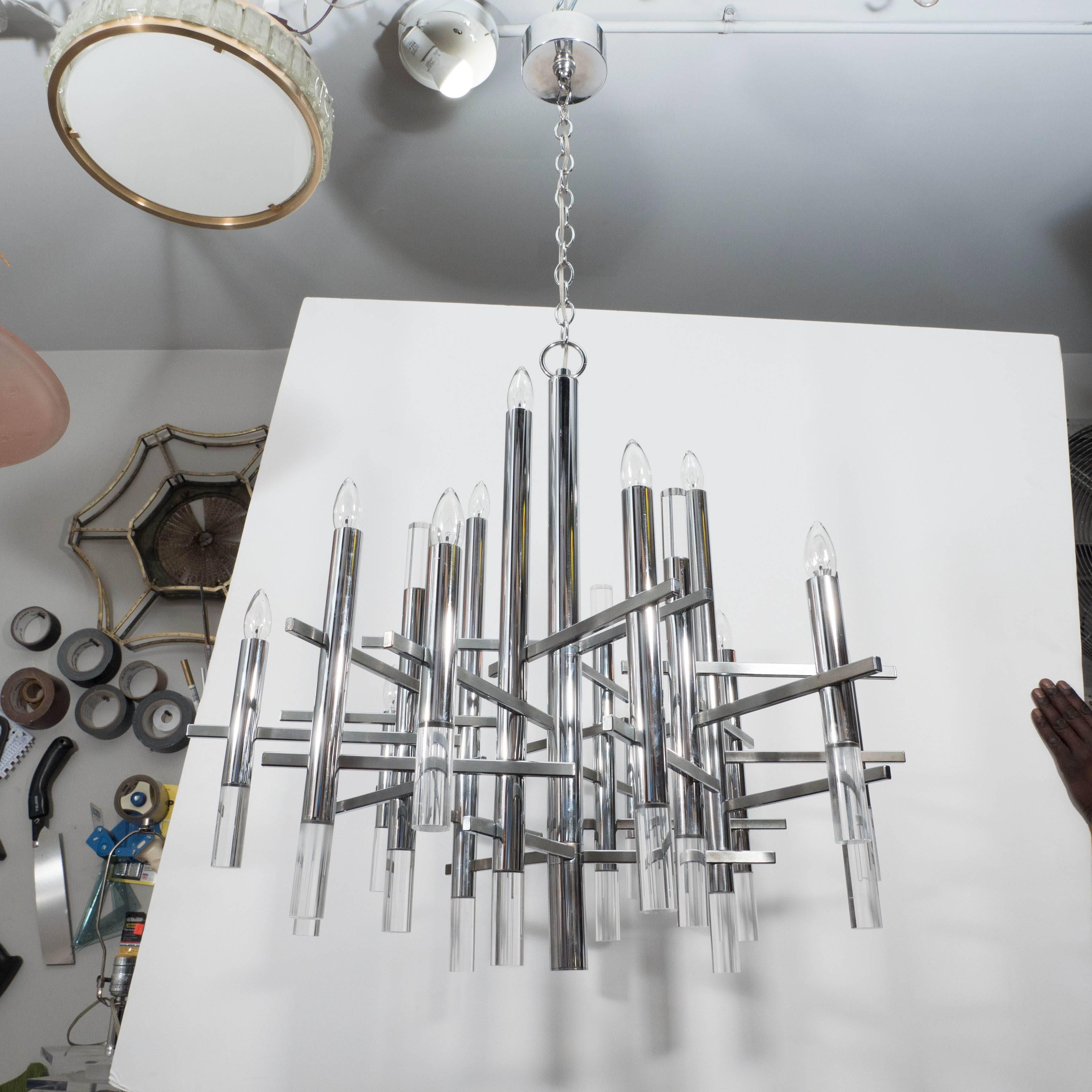 Lustre italien moderne du mi-siècle moderne en chrome et lucite de Gaetano Sciolari 2