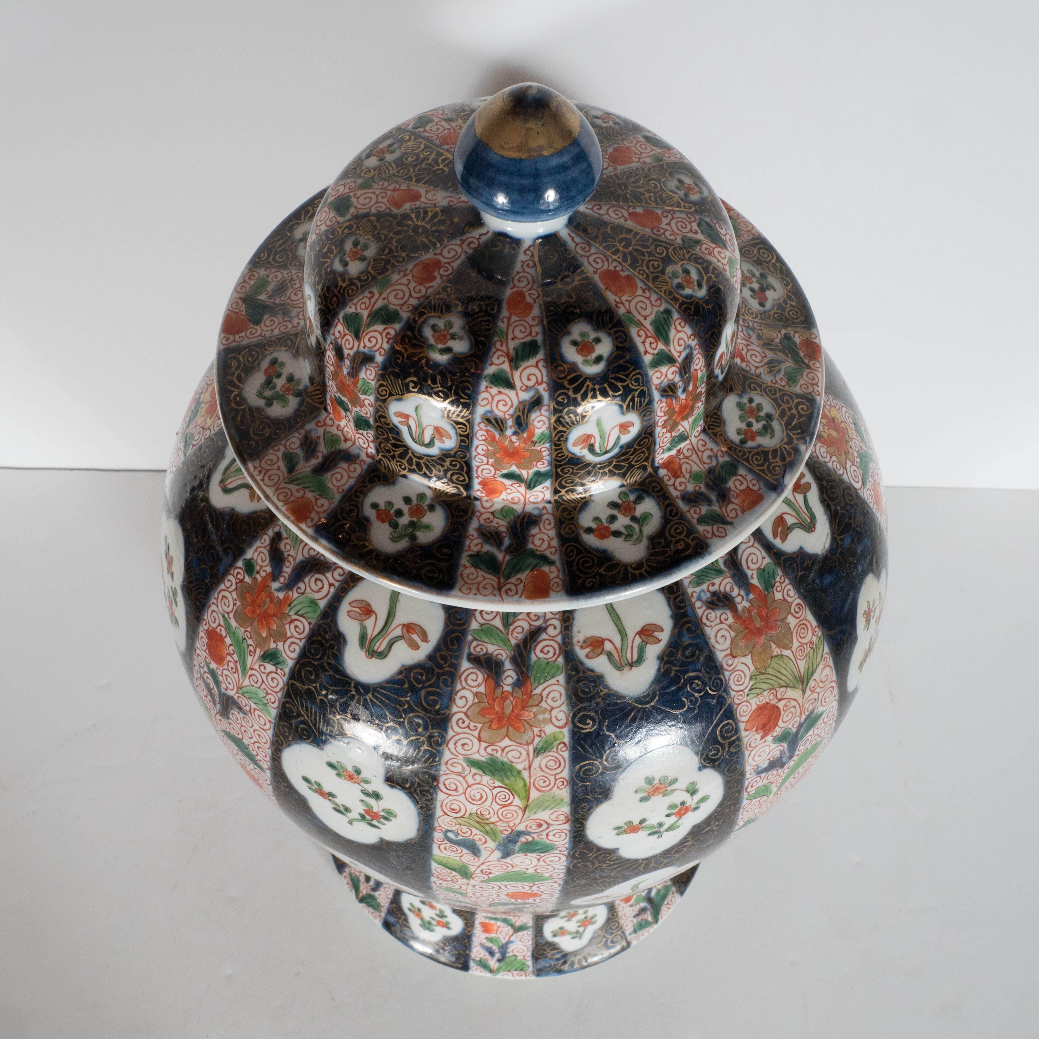 Chinese Export Large-Scale Antique Chinese Porcelain Famille Verte Lidded Vases / Urns