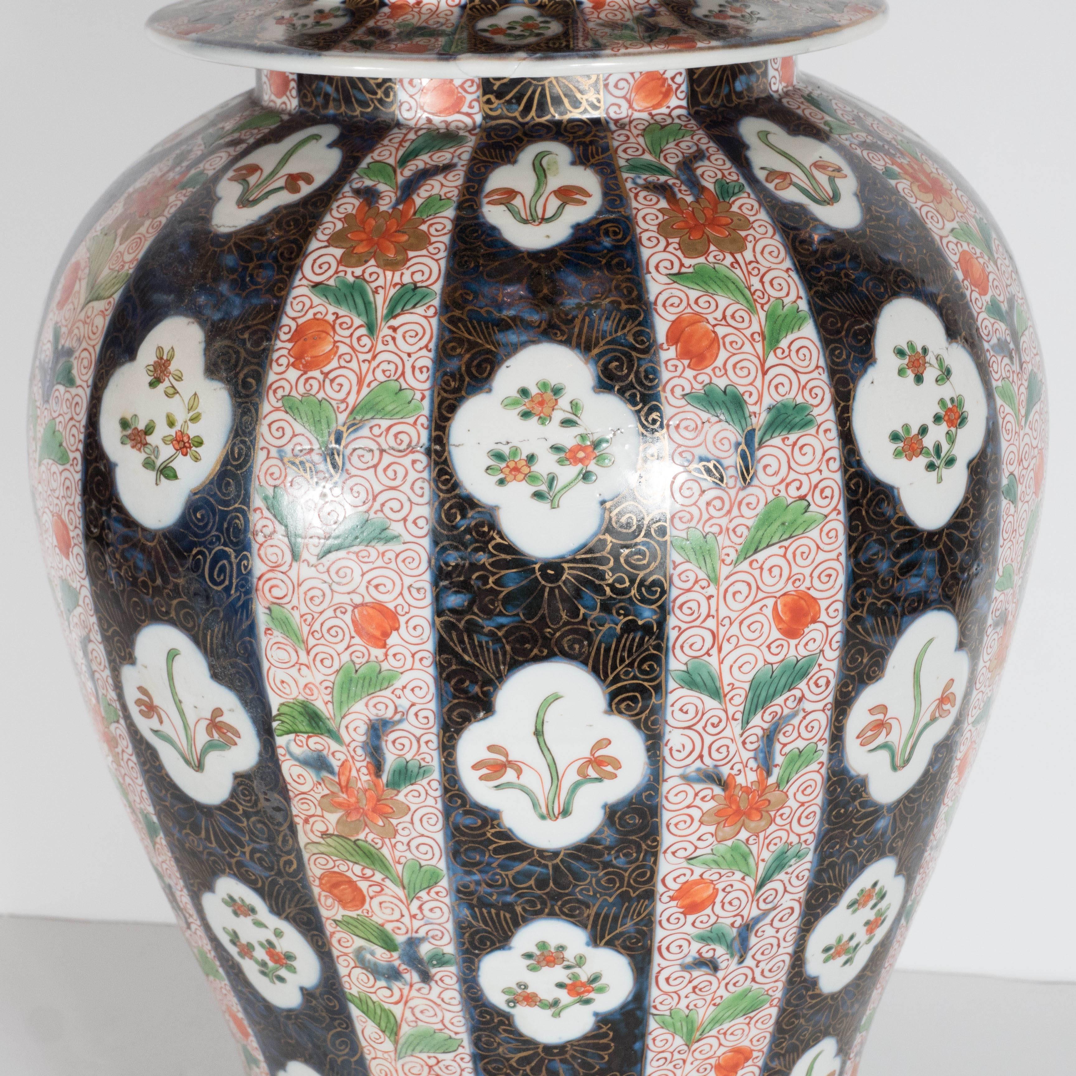 Large-Scale Antique Chinese Porcelain Famille Verte Lidded Vases / Urns 2