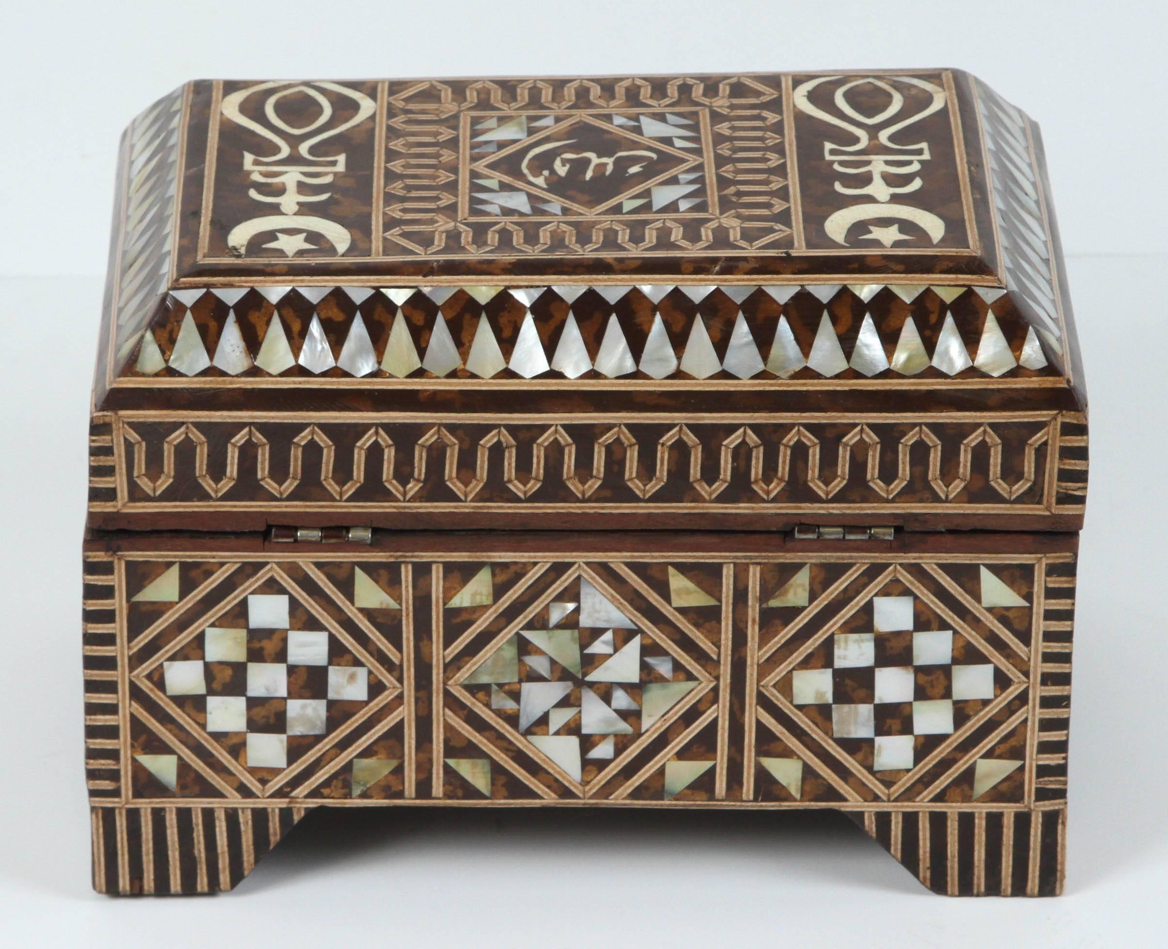 Large Middle Eastern Moorish Turkish Mother-of-Pearl Inlaid Jewelry Box In Good Condition In North Hollywood, CA