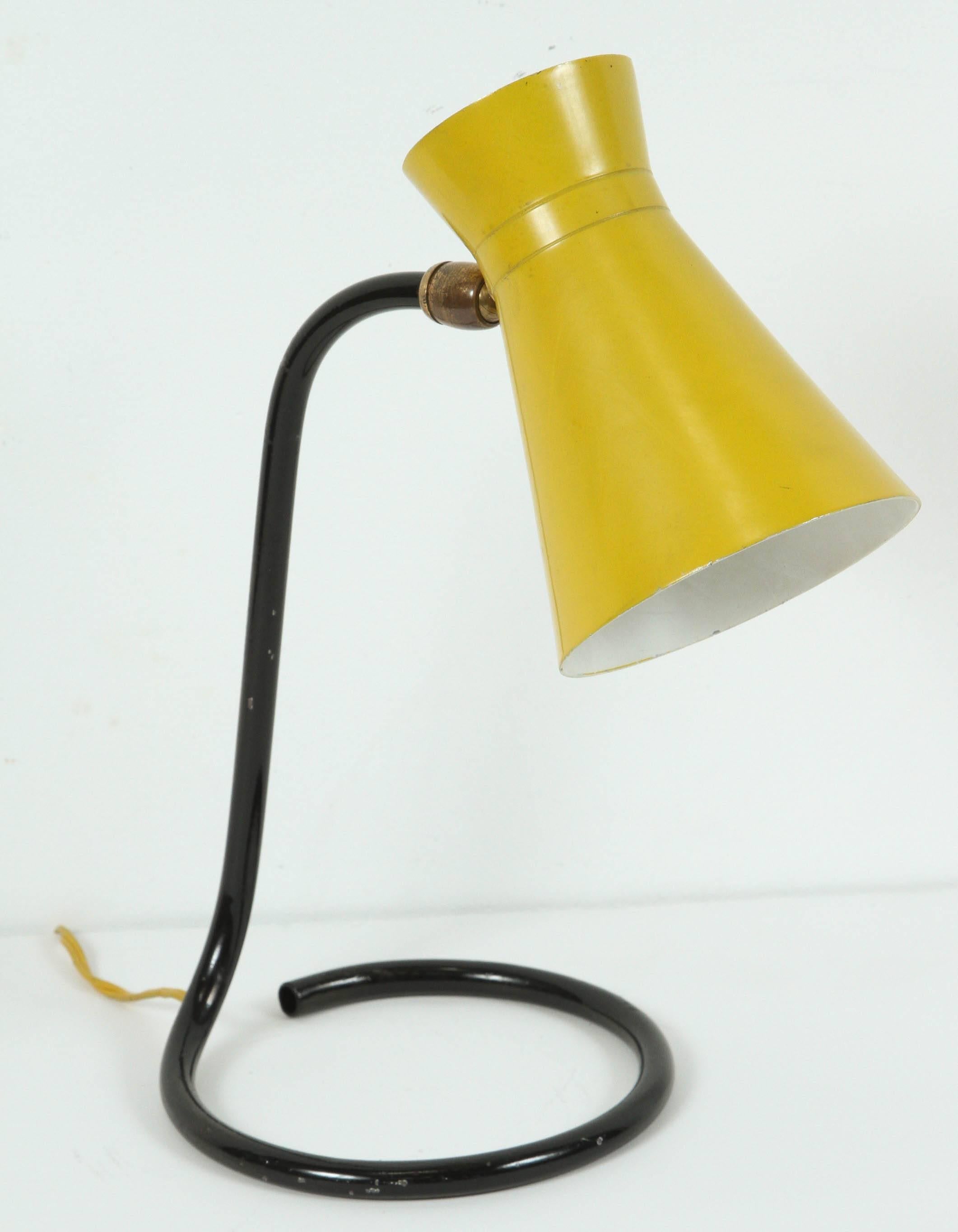 Gelbe Tischlampe „Cocotte“ von Jacques Biny für Luminalite im Zustand „Gut“ in North Hollywood, CA