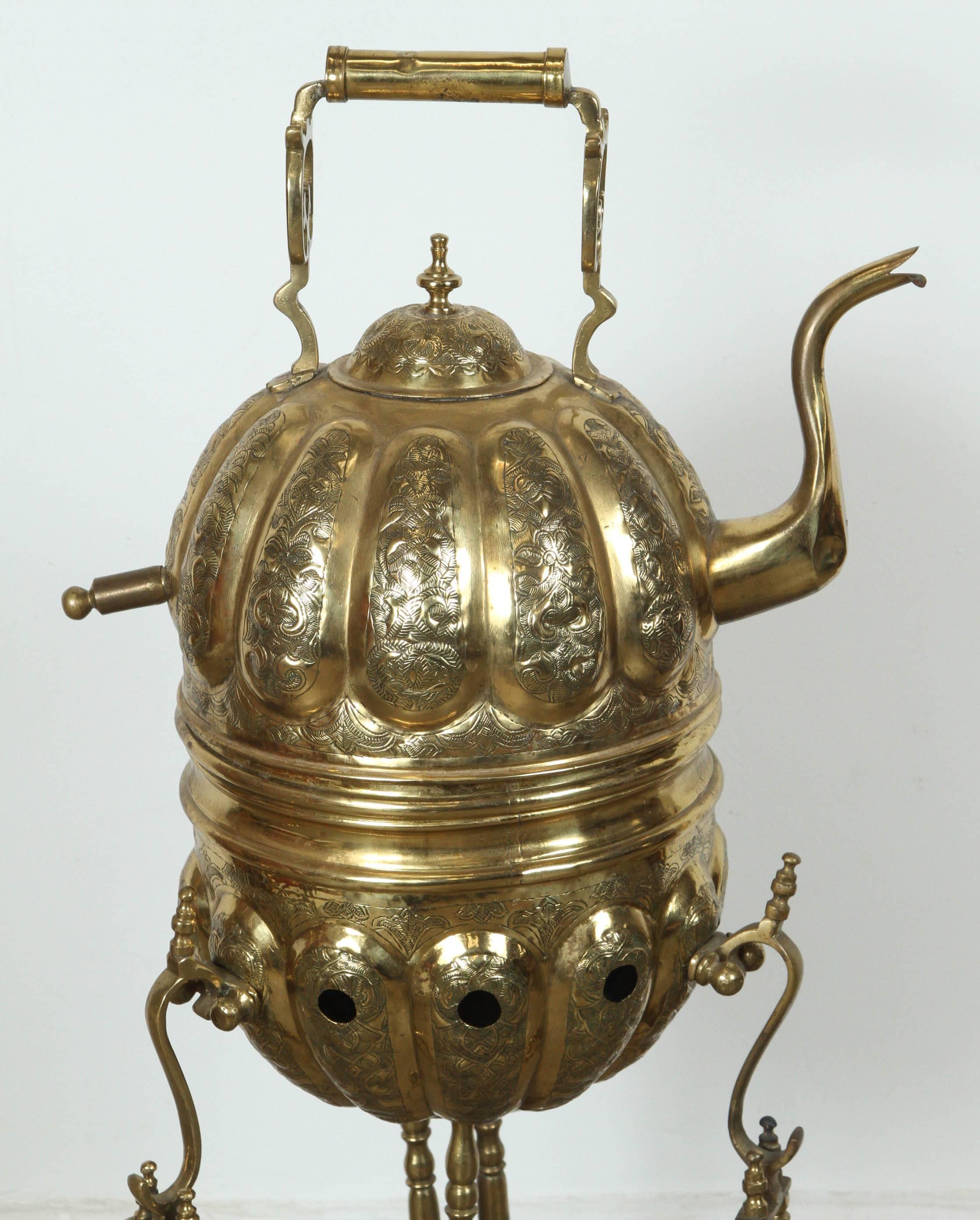 Moroccan Brass Tea Kettle on Stand Handcrafted in Fez Morocco In Good Condition For Sale In North Hollywood, CA