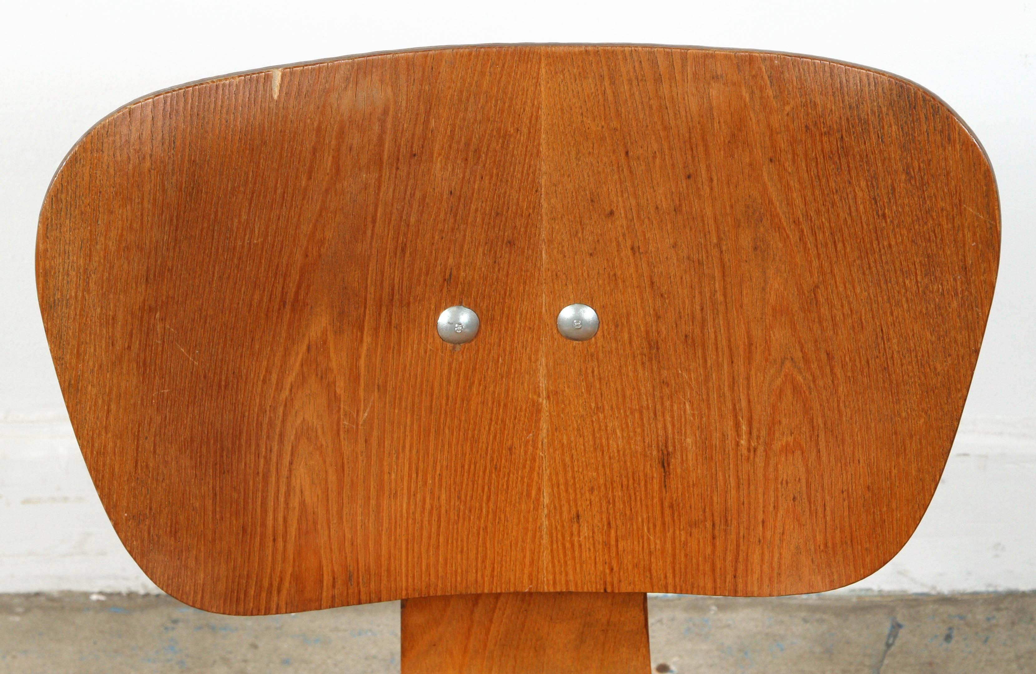 eames bent wood chair